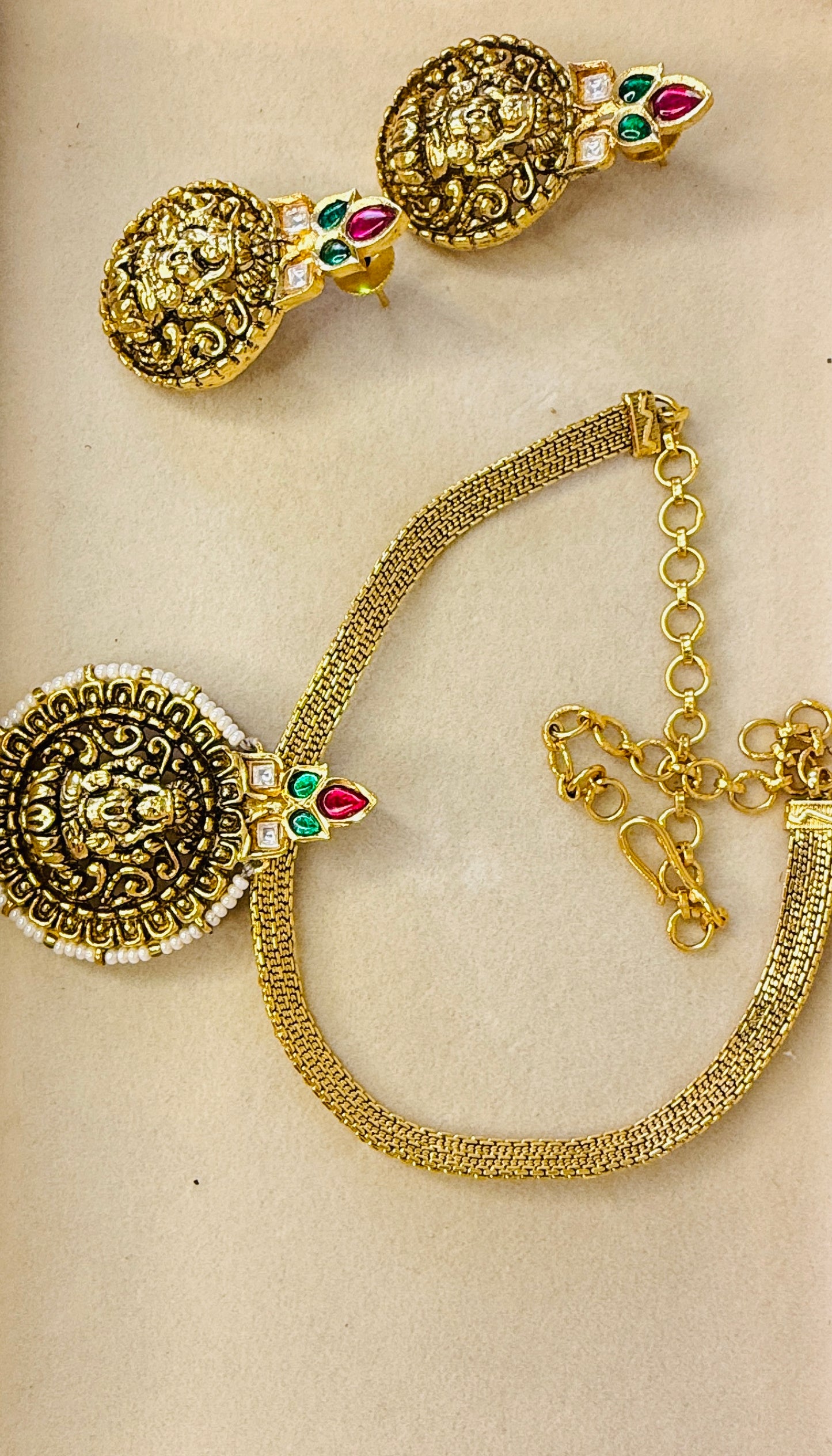 Aa005 Pendant style Lakshmi Devi necklace