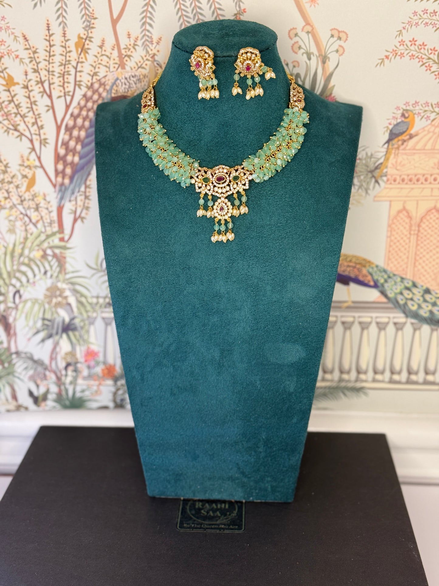 Aa018 Mint green beads necklace