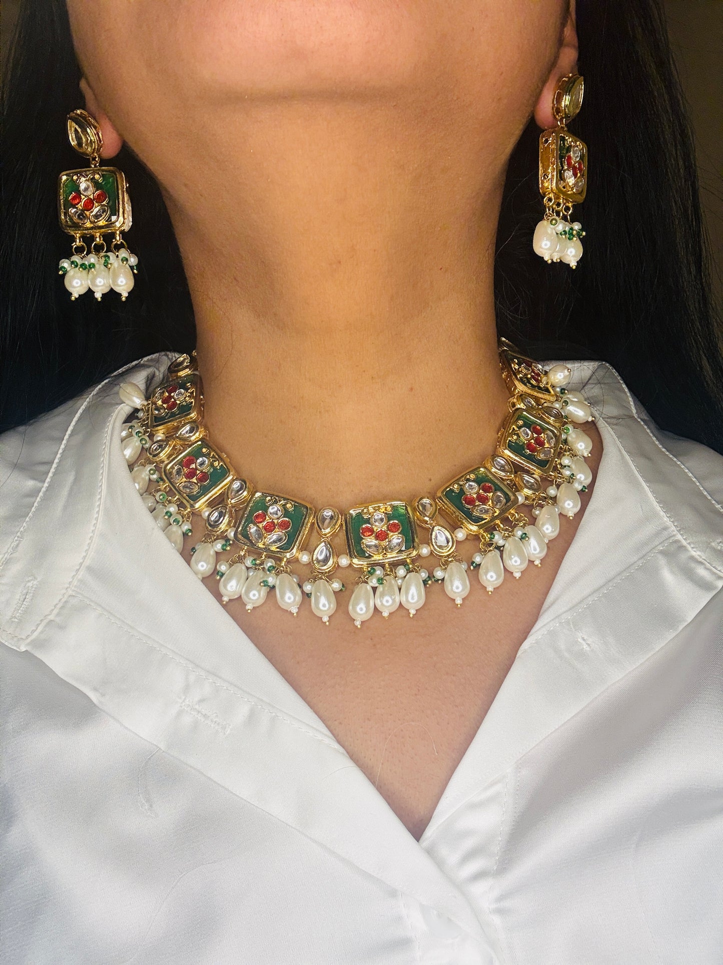 Aa004 Green kundan necklace with pearl detailing