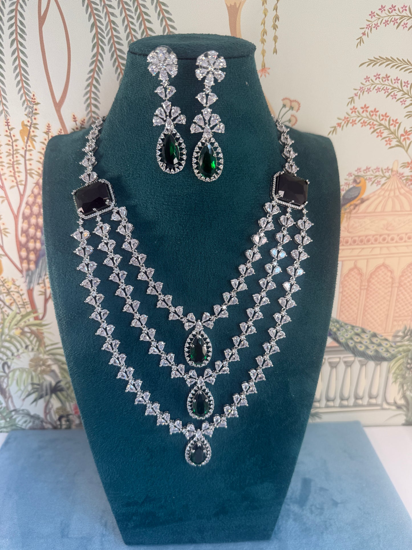 AD triple layer with side stone broach