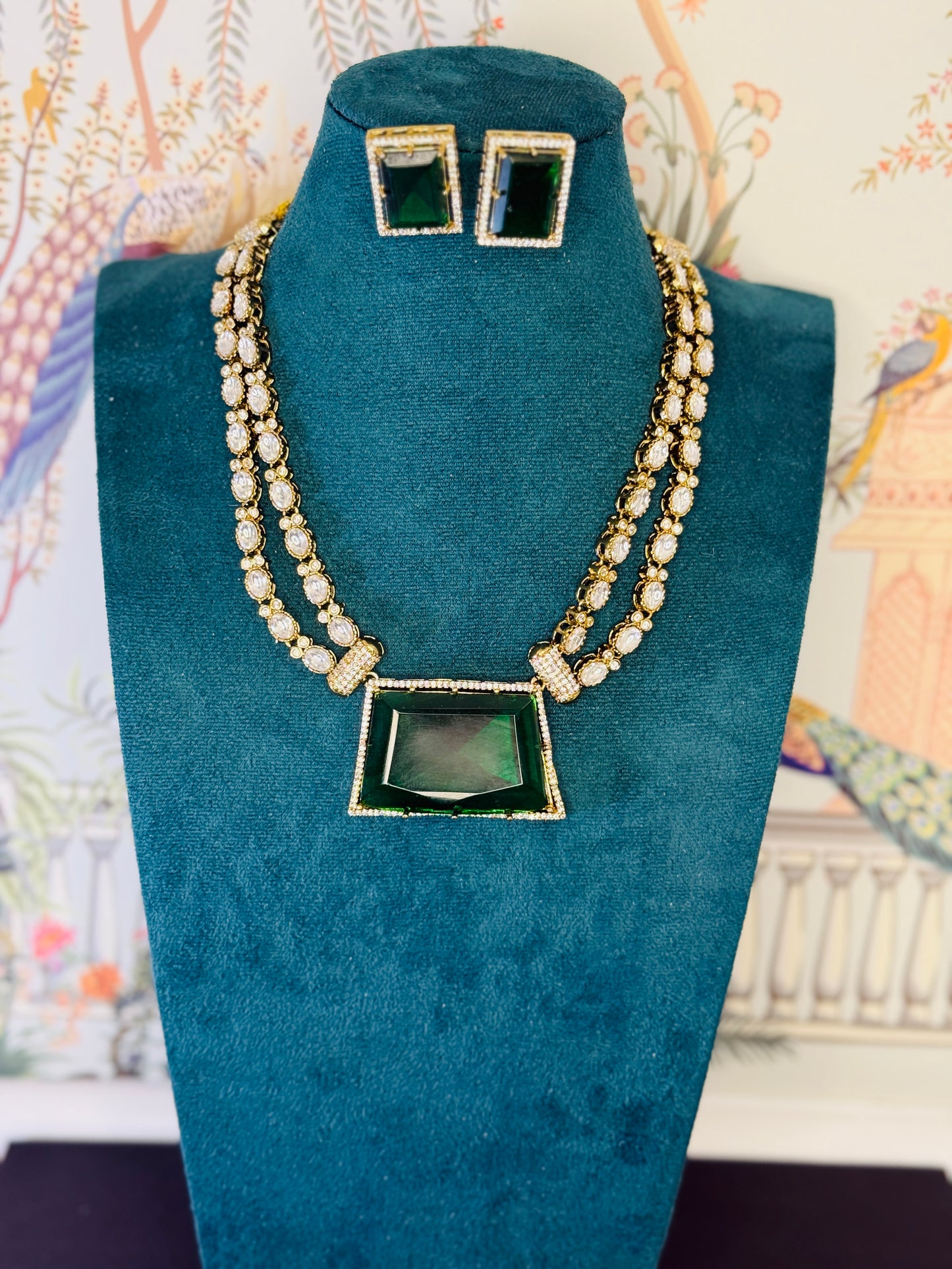 2 layer big center stone necklace set