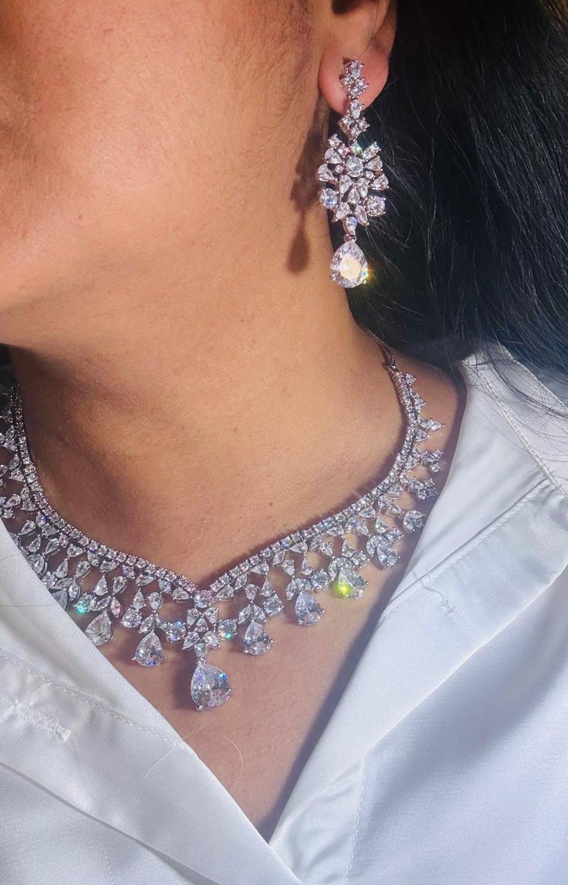 Dazzling necklace set