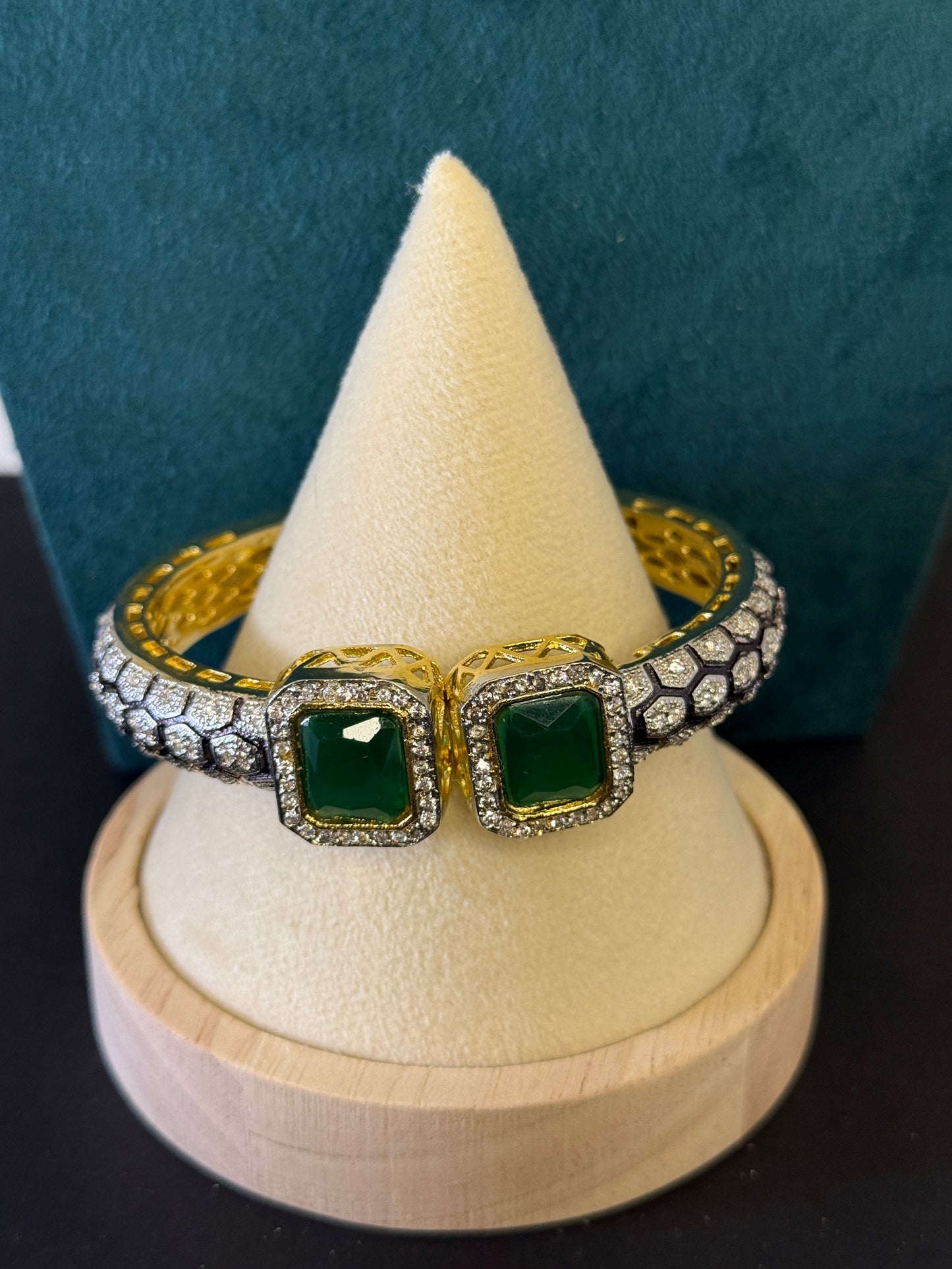 Aa007 Flexible front open bracelet