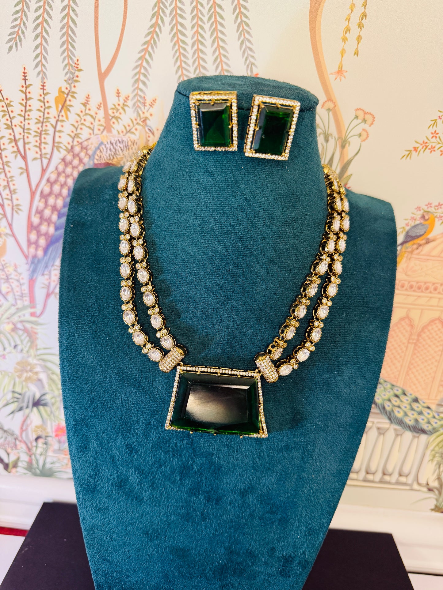 2 layer big center stone necklace set