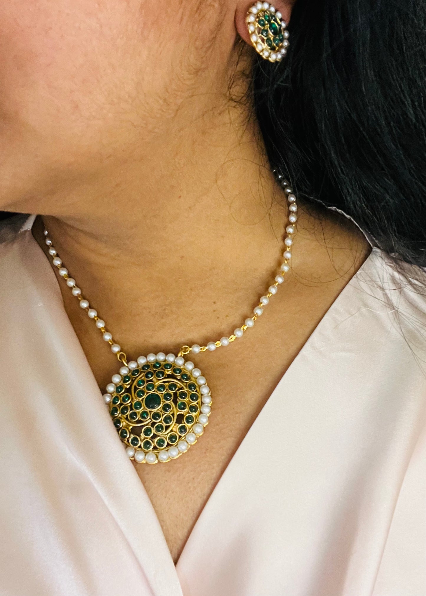 Aabha Sleek set with small studs
