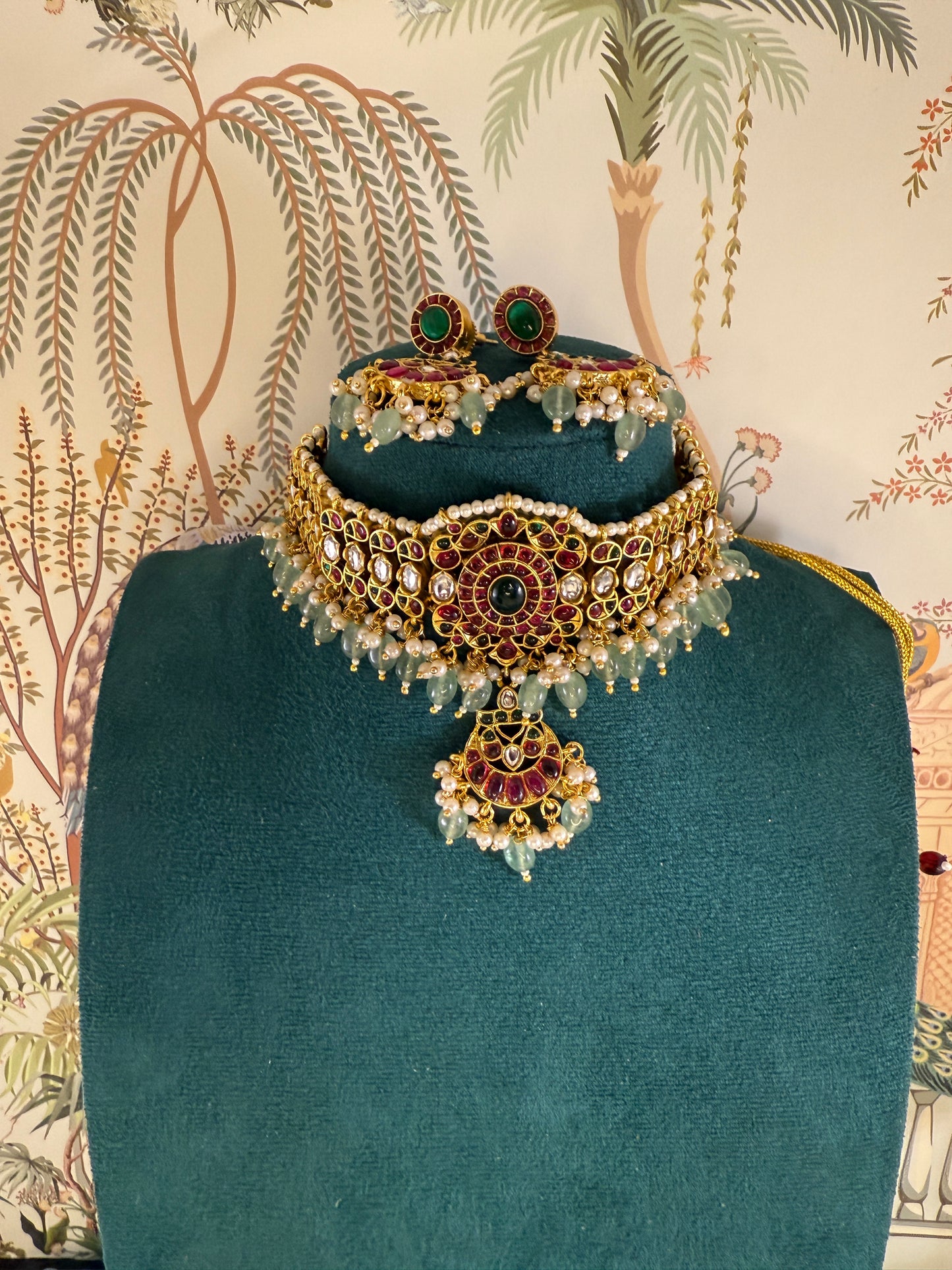 Radha- Classic choker look