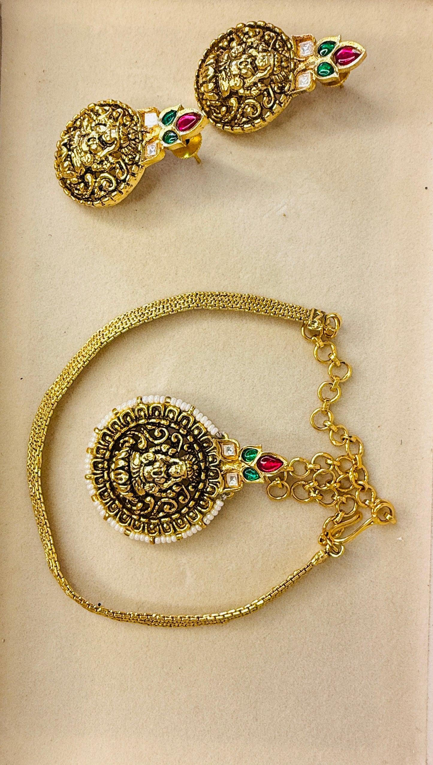 Aa005 Pendant style Lakshmi Devi necklace