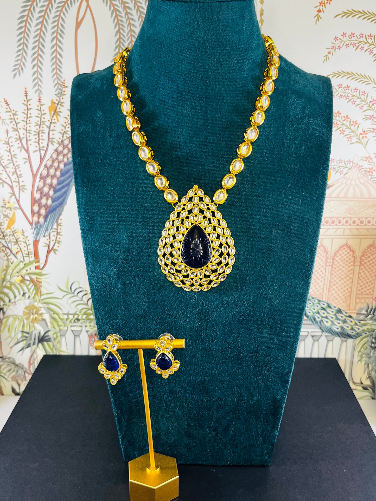 Navy carved stone pendant kundan haar