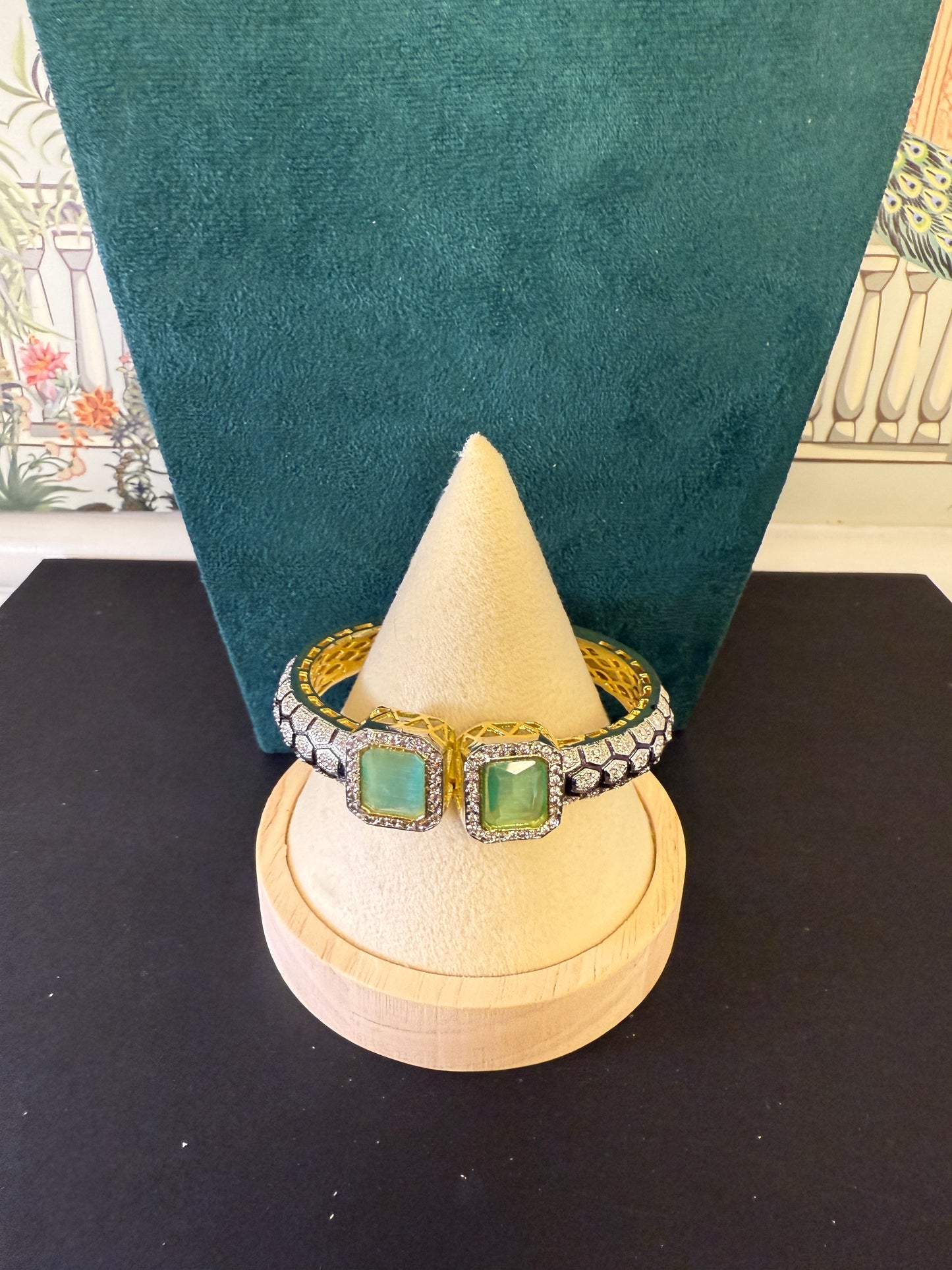 Aa007 Flexible front open bracelet
