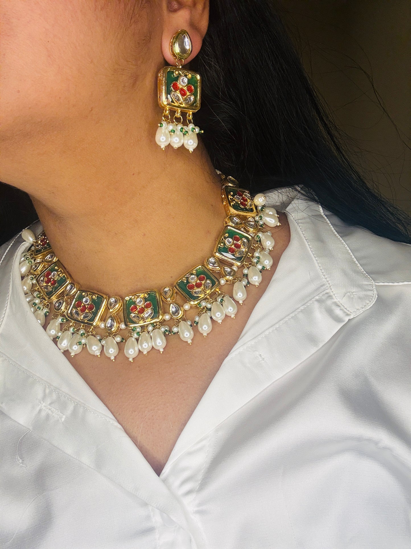 Aa004 Green kundan necklace with pearl detailing