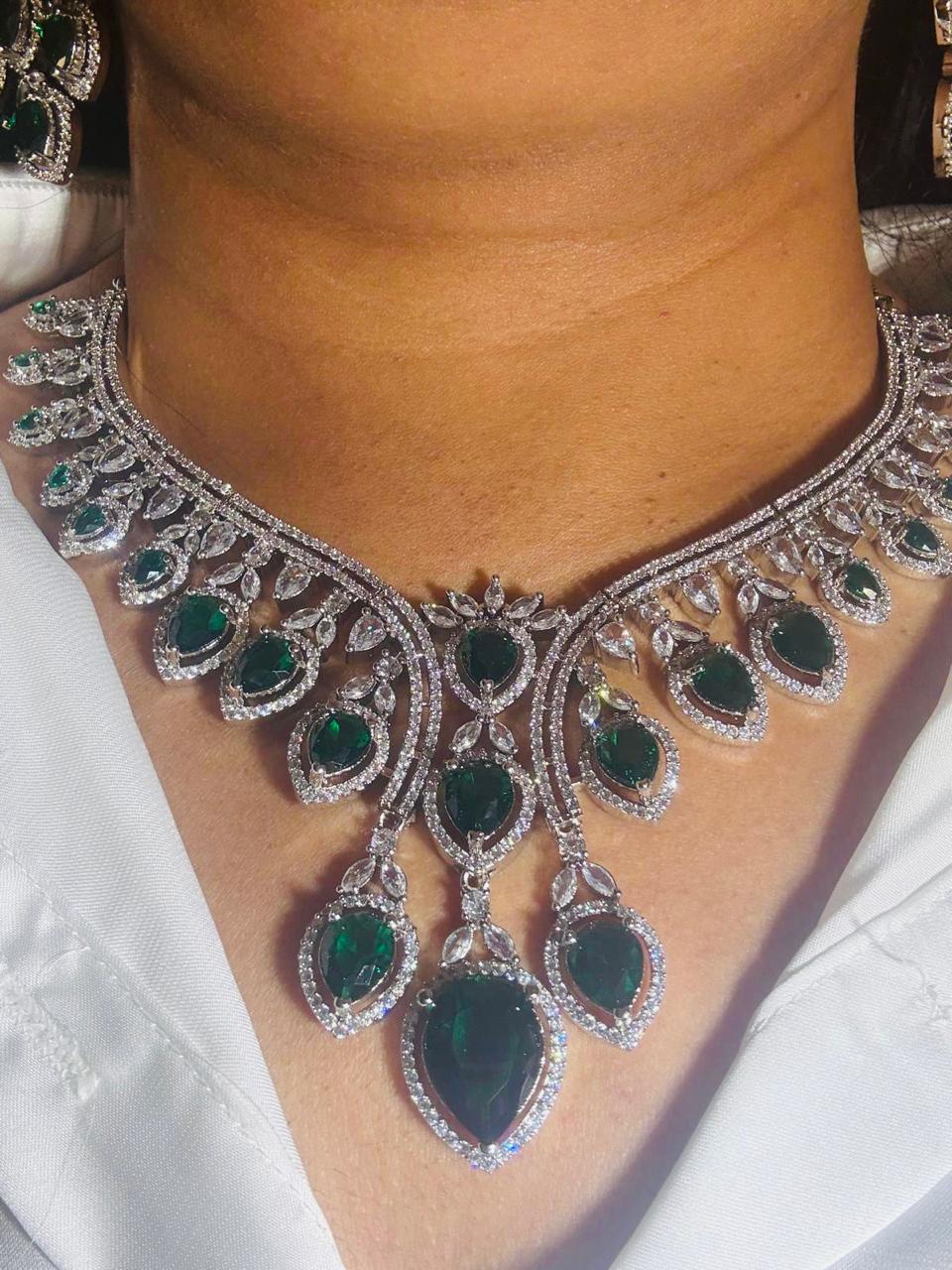 Heavy AD necklace set in green