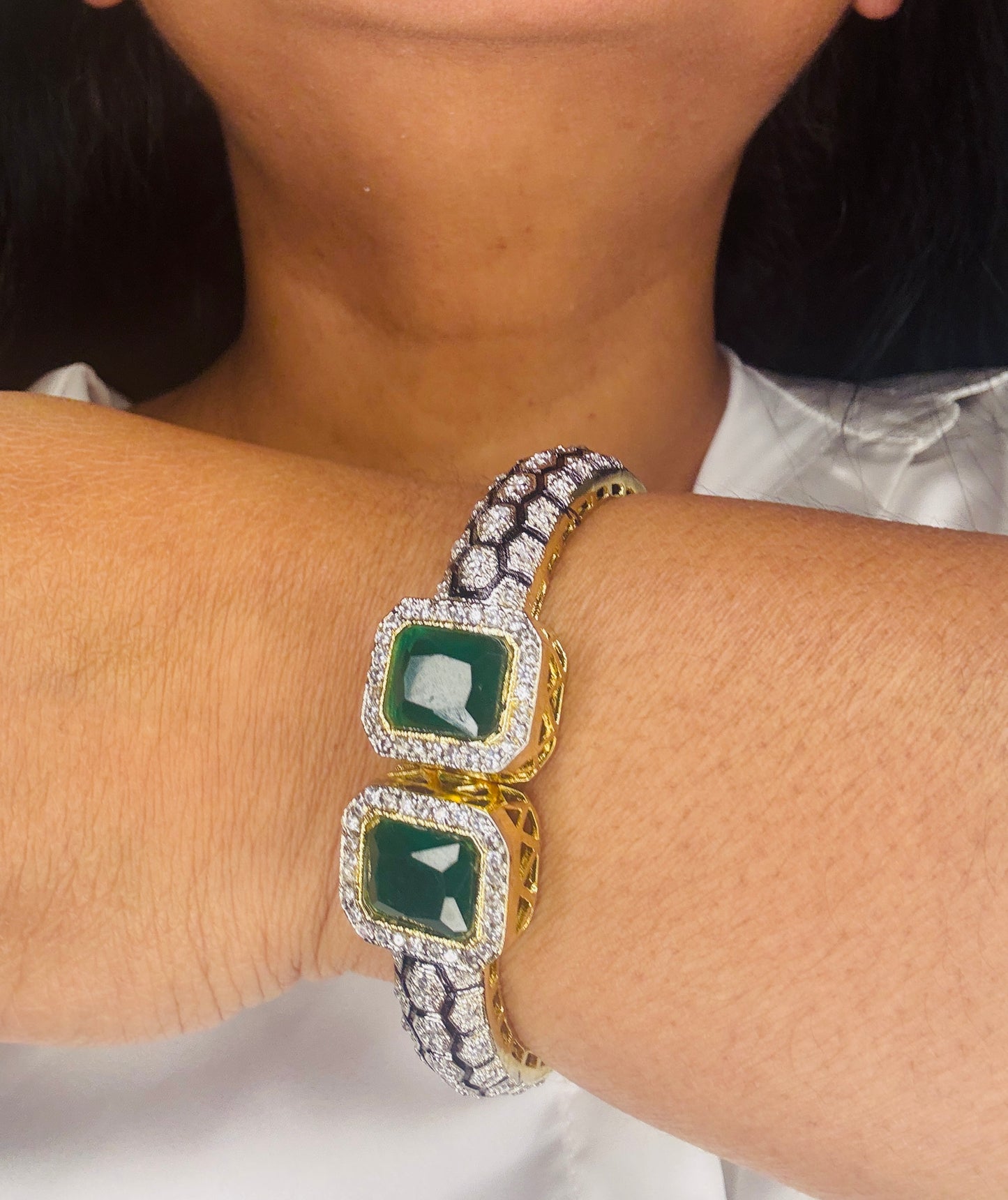Aa007 Flexible front open bracelet