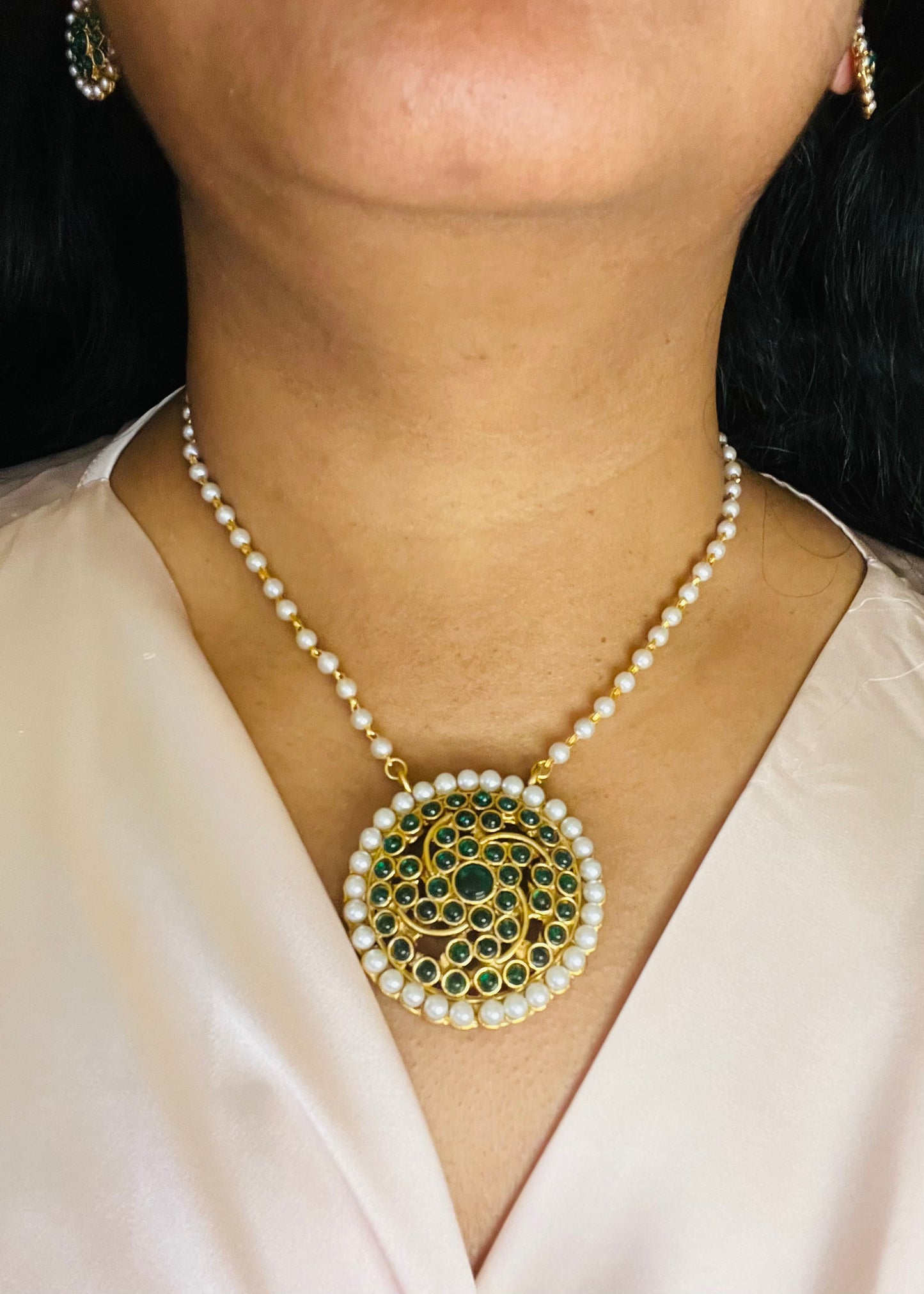 Aabha Sleek set with small studs