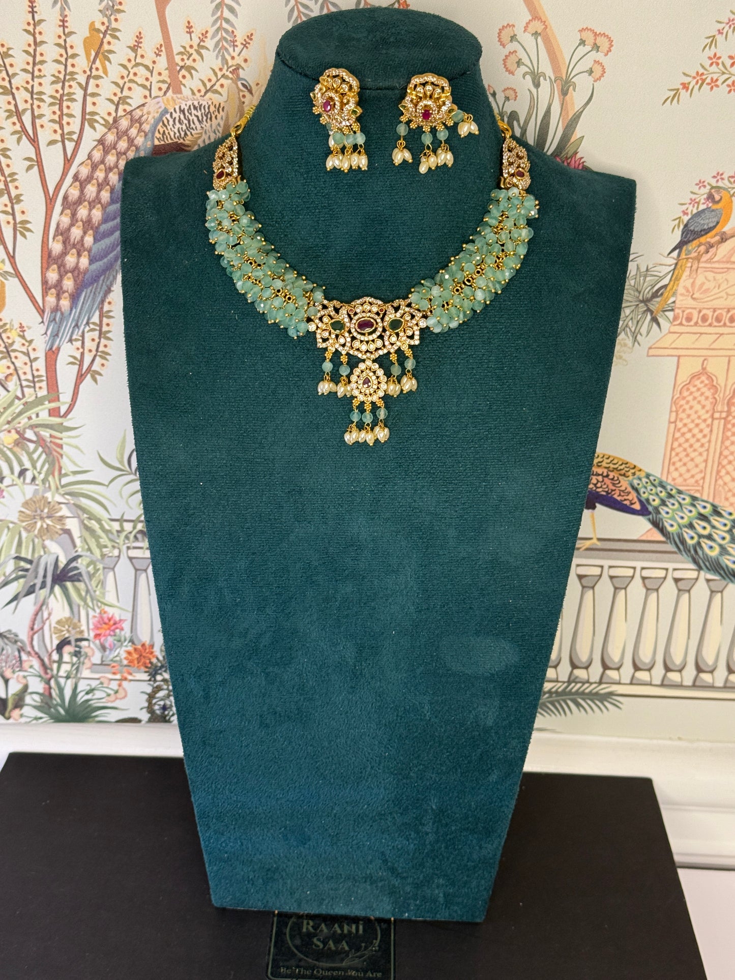 Aa018 Mint green beads necklace