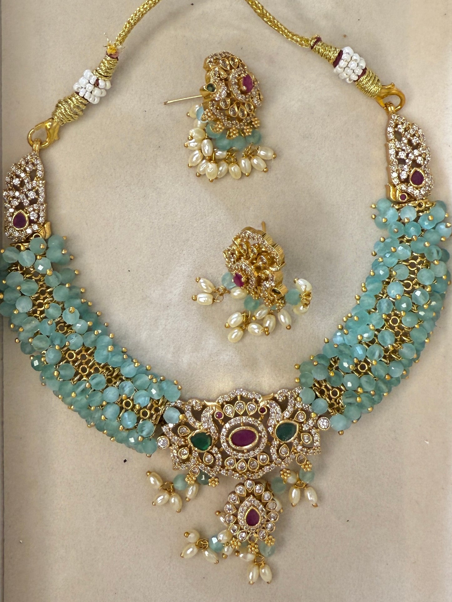 Aa018 Mint green beads necklace