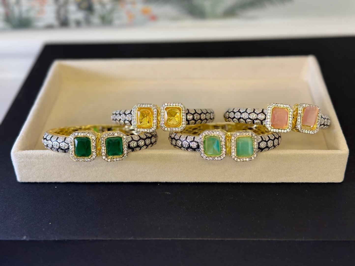 Aa007 Flexible front open bracelet