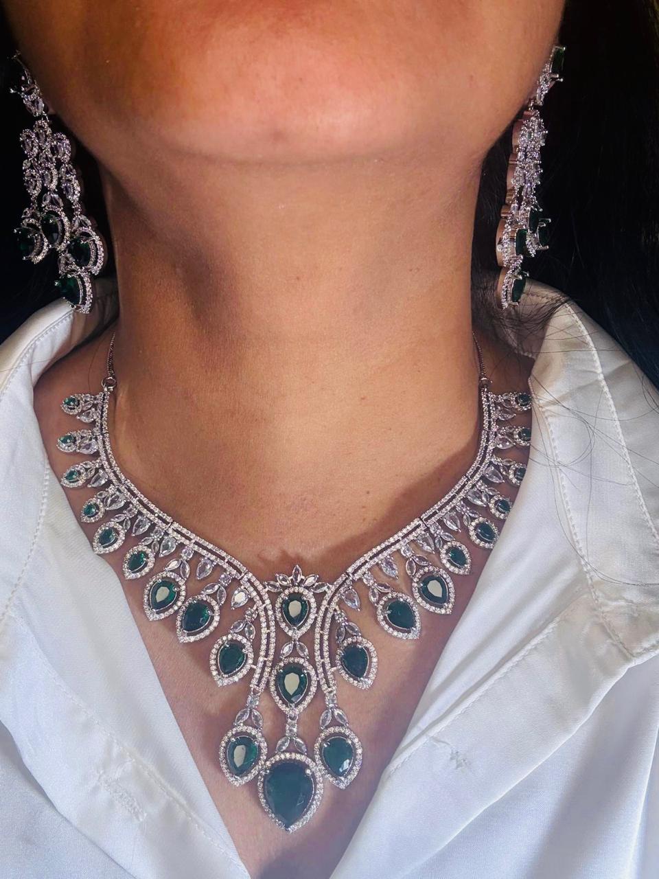 Heavy AD necklace set in green