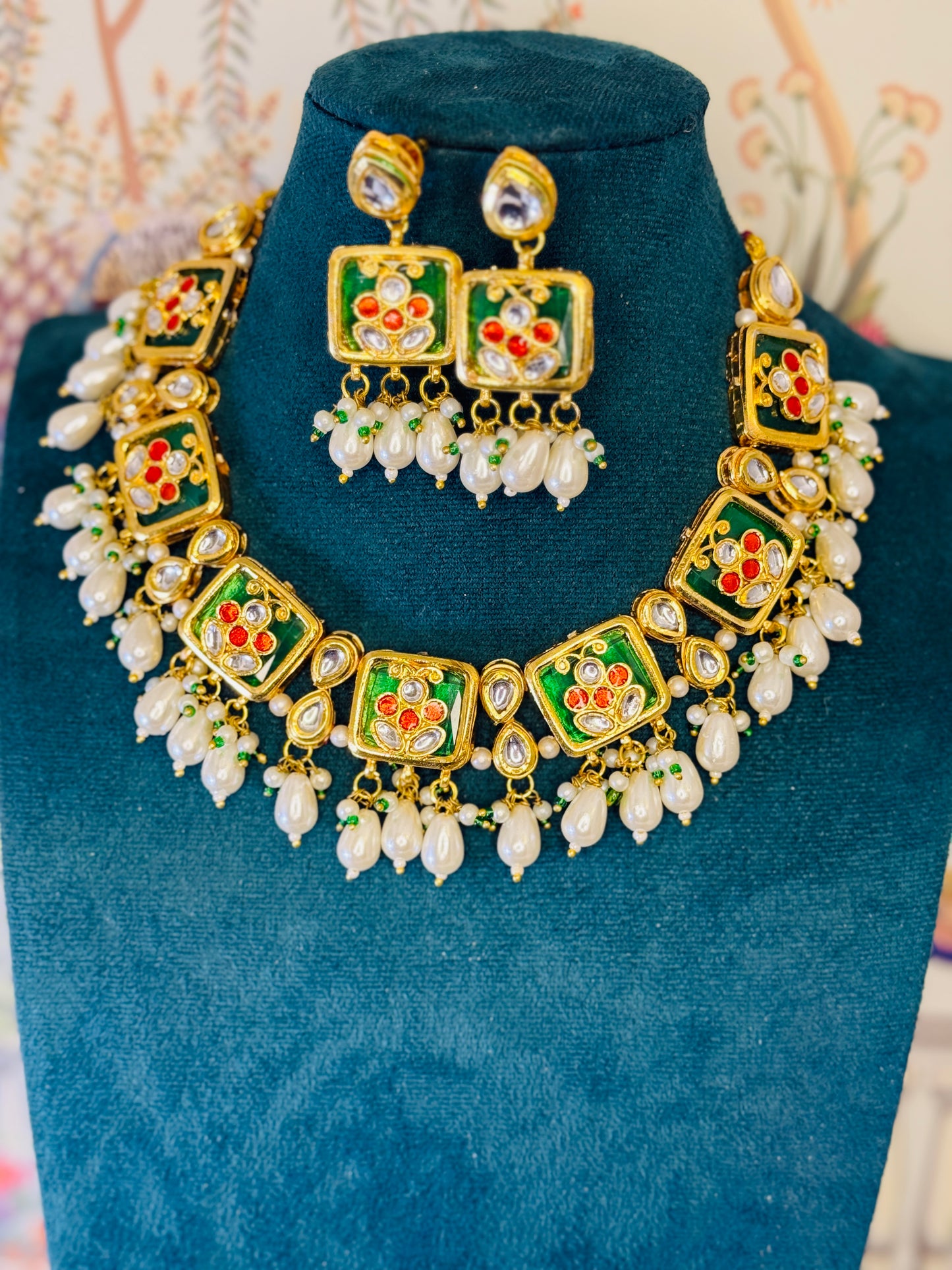 Aa004 Green kundan necklace with pearl detailing