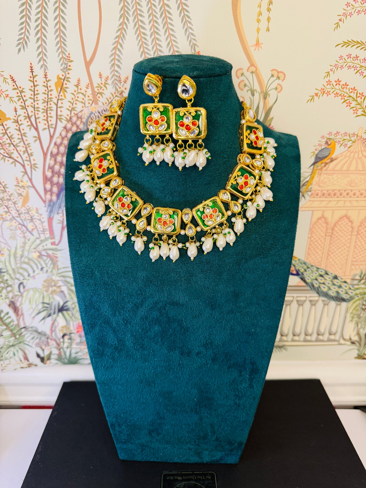 Aa004 Green kundan necklace with pearl detailing
