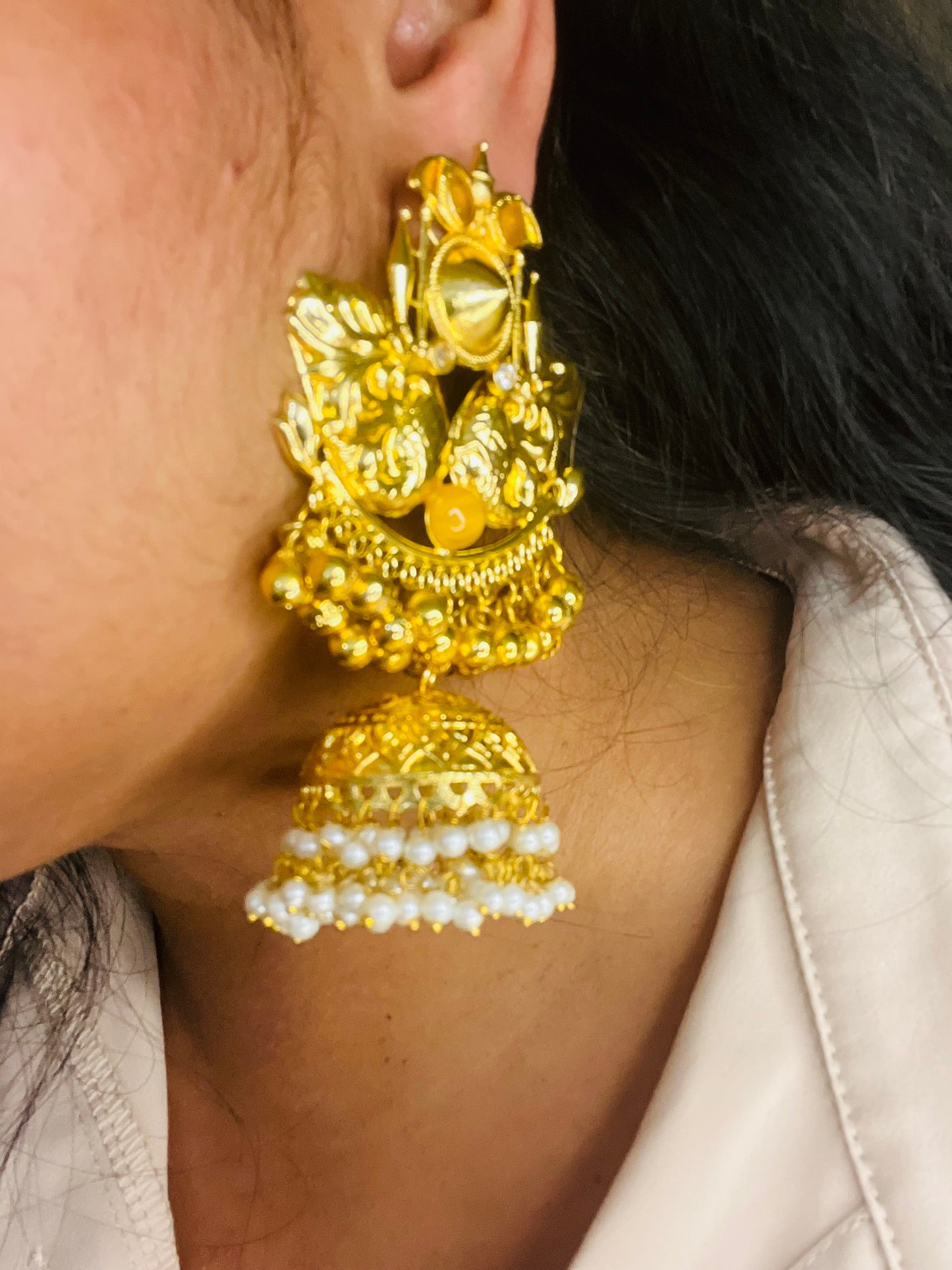 RC- 006 Golden replica earrings in pink or peach with pearl earchain