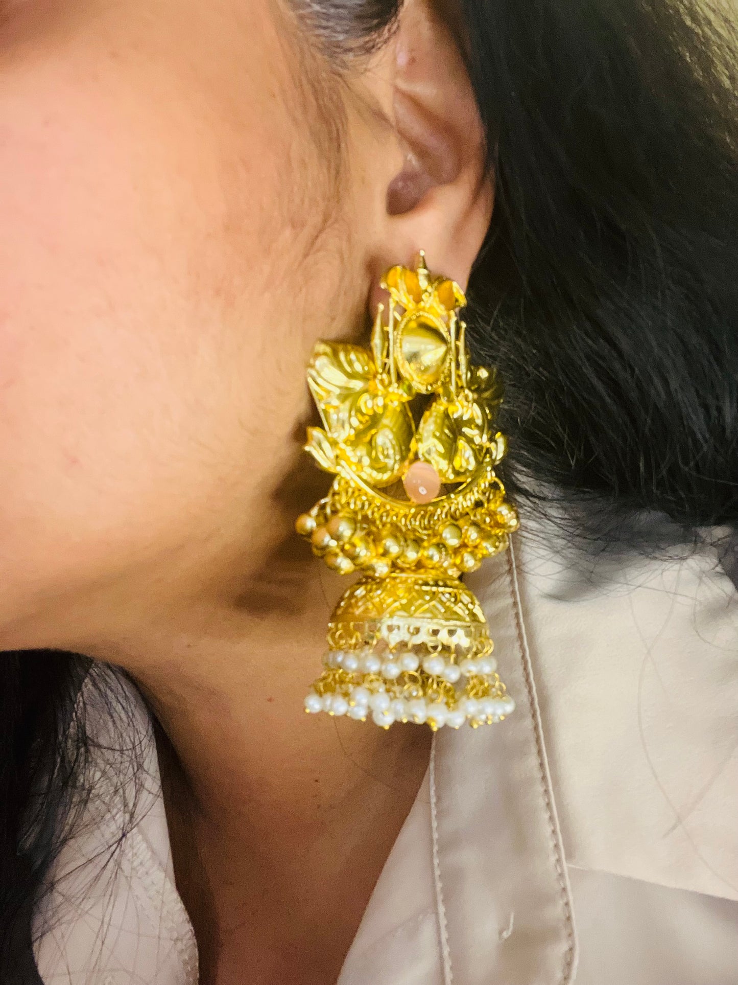 RC- 006 Golden replica earrings in pink or peach with pearl earchain