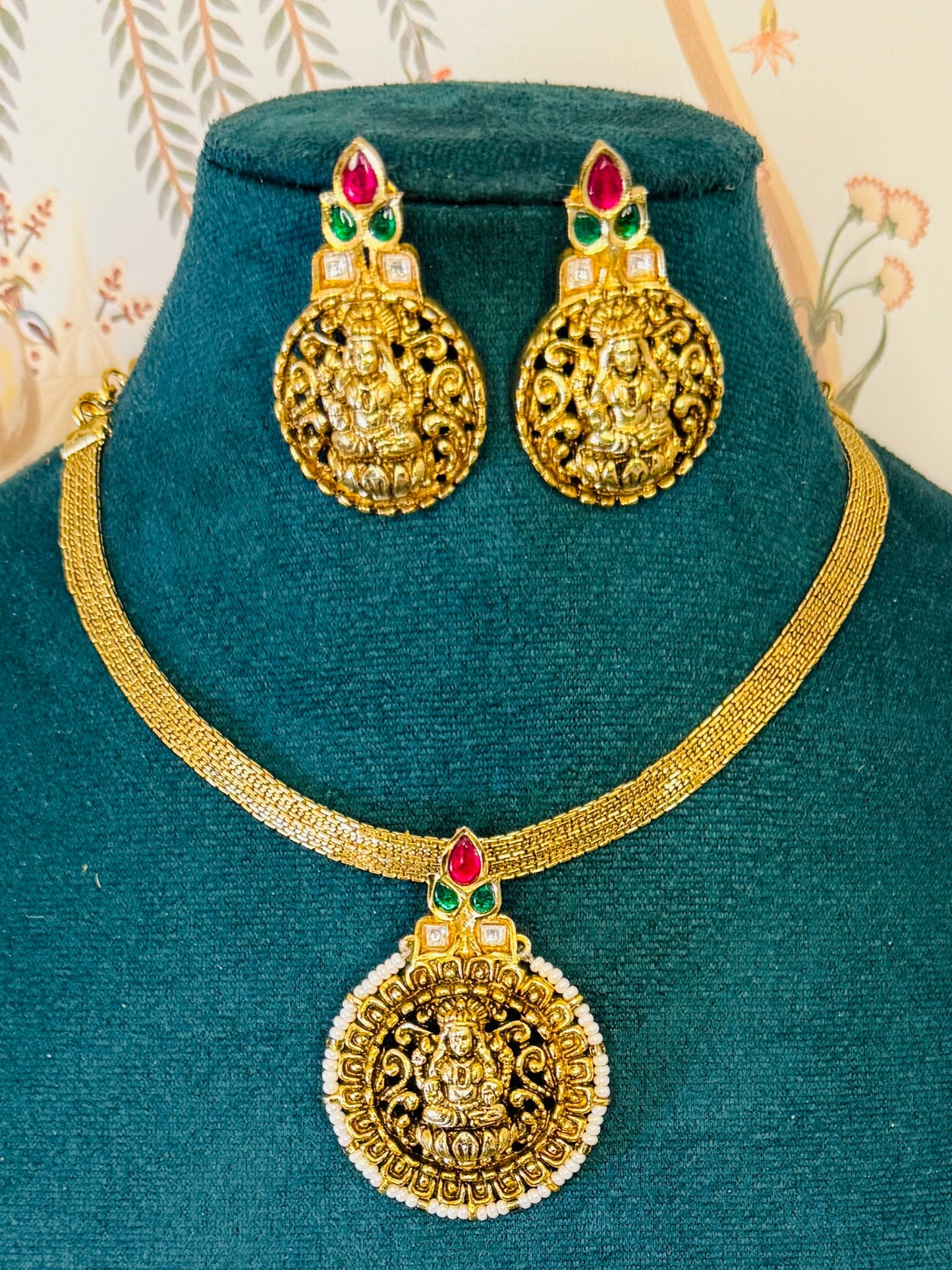 Aa005 Pendant style Lakshmi Devi necklace