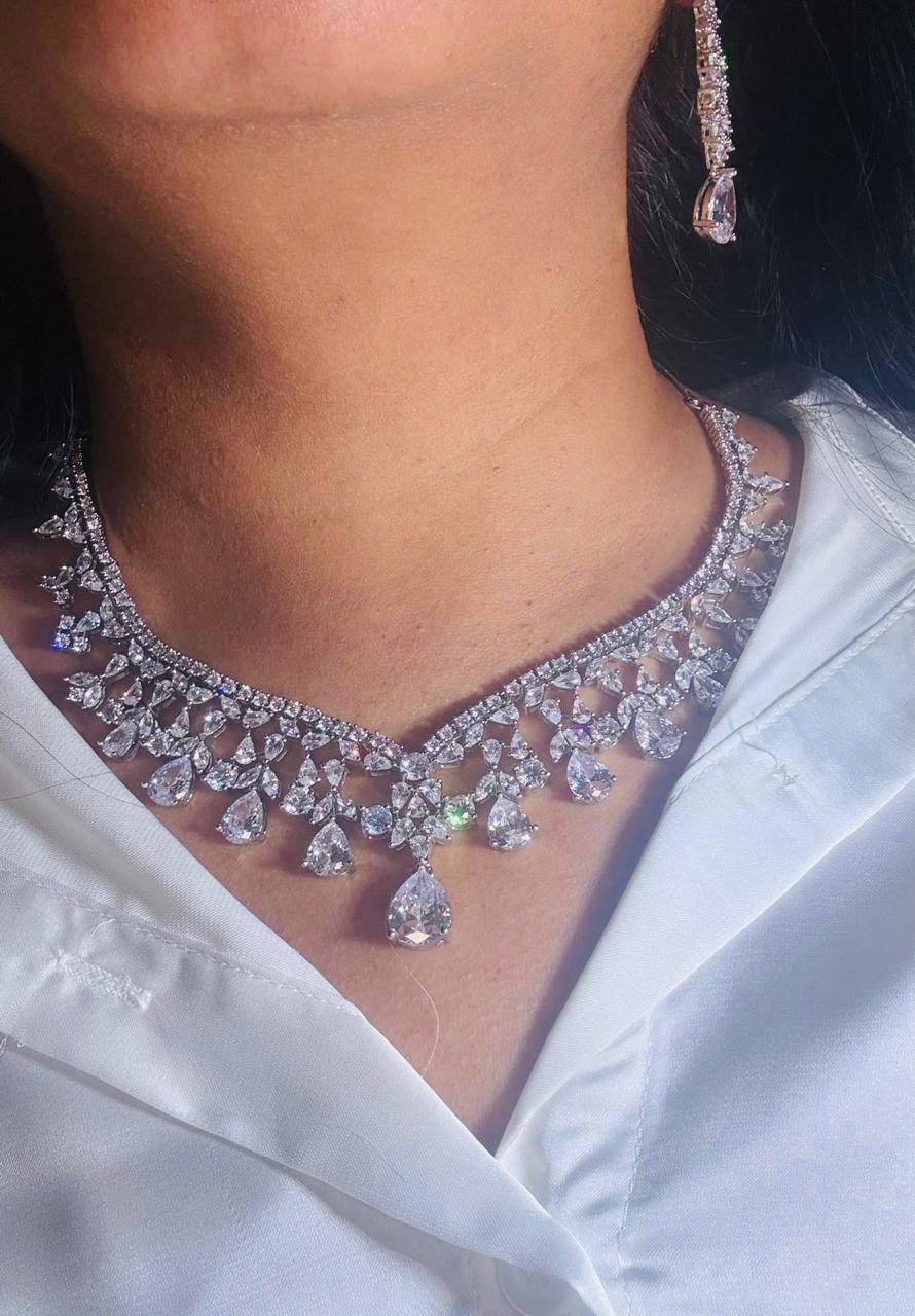 Dazzling necklace set