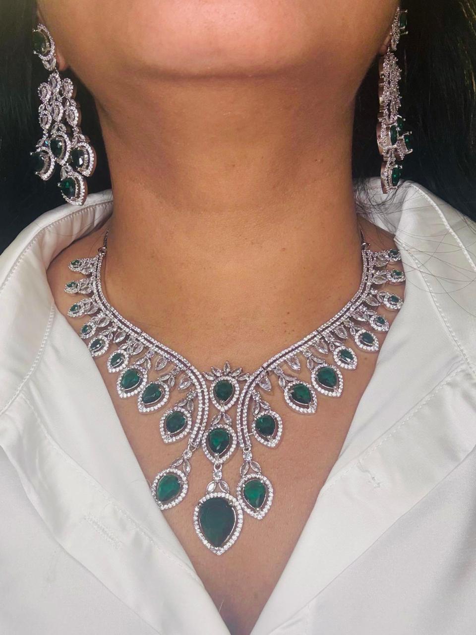 Heavy AD necklace set in green