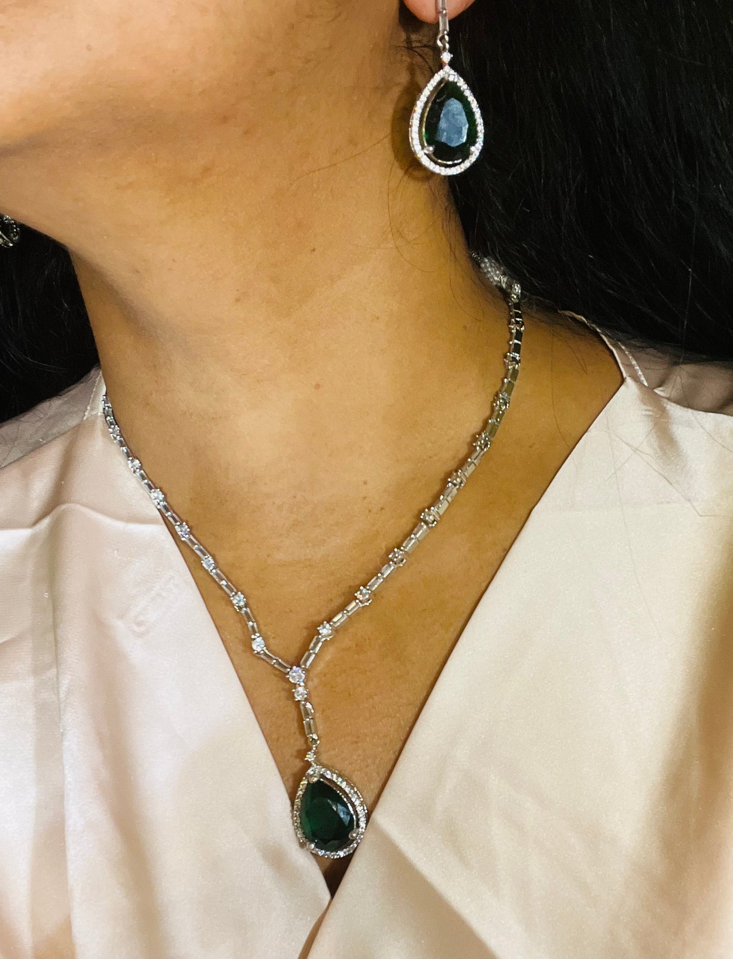Gemstone necklace green
