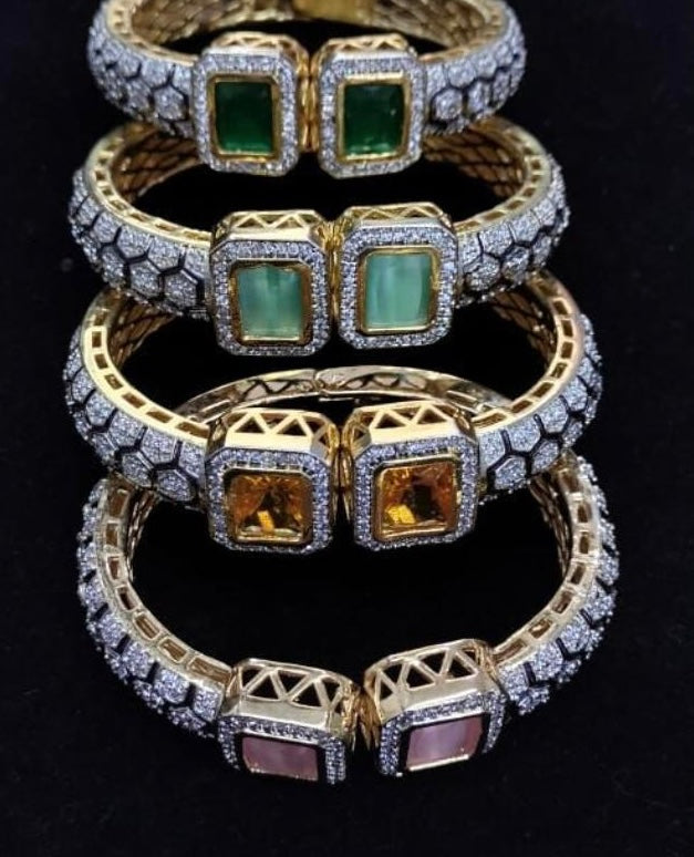 Aa007 Flexible front open bracelet