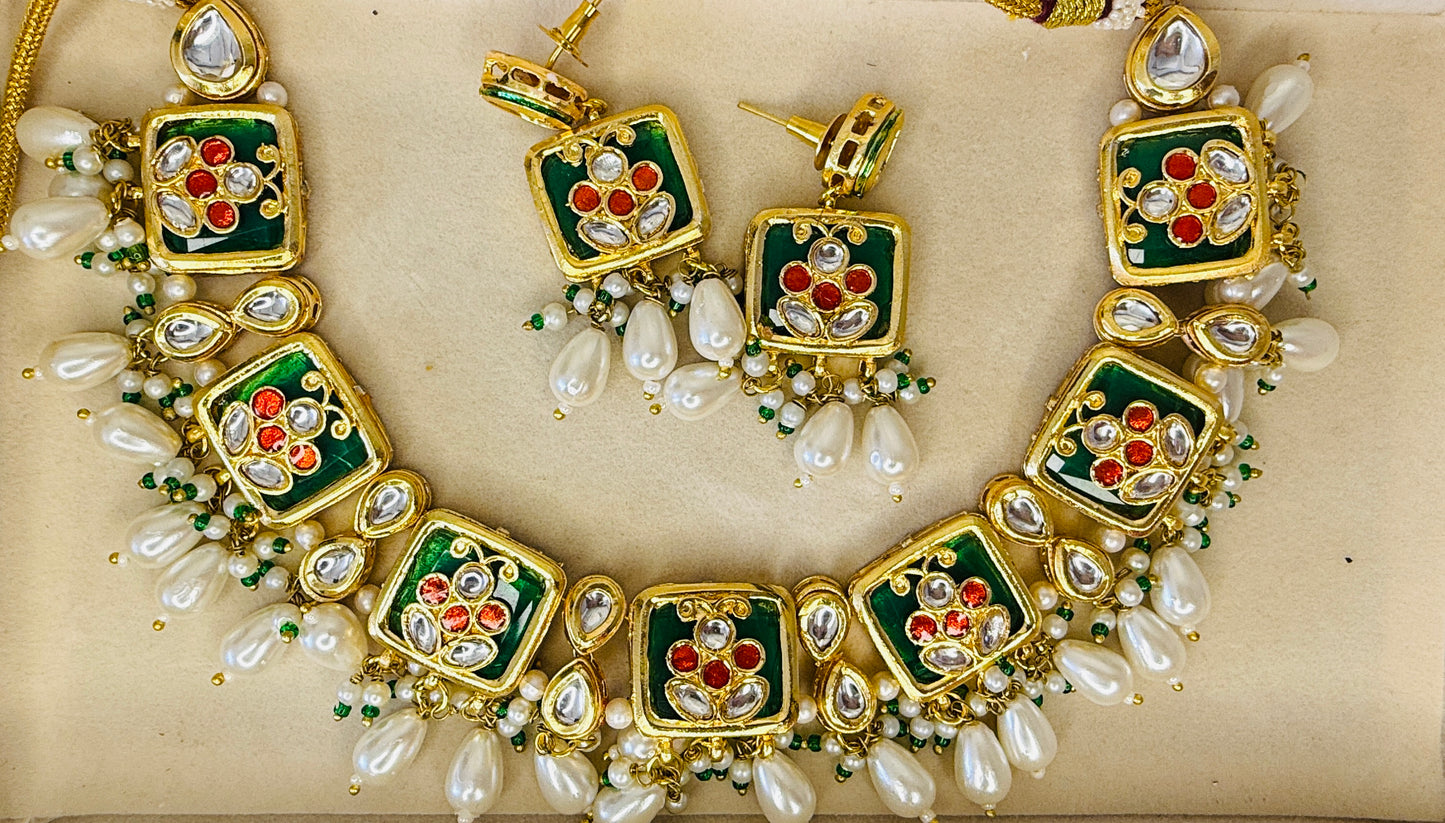 Aa004 Green kundan necklace with pearl detailing