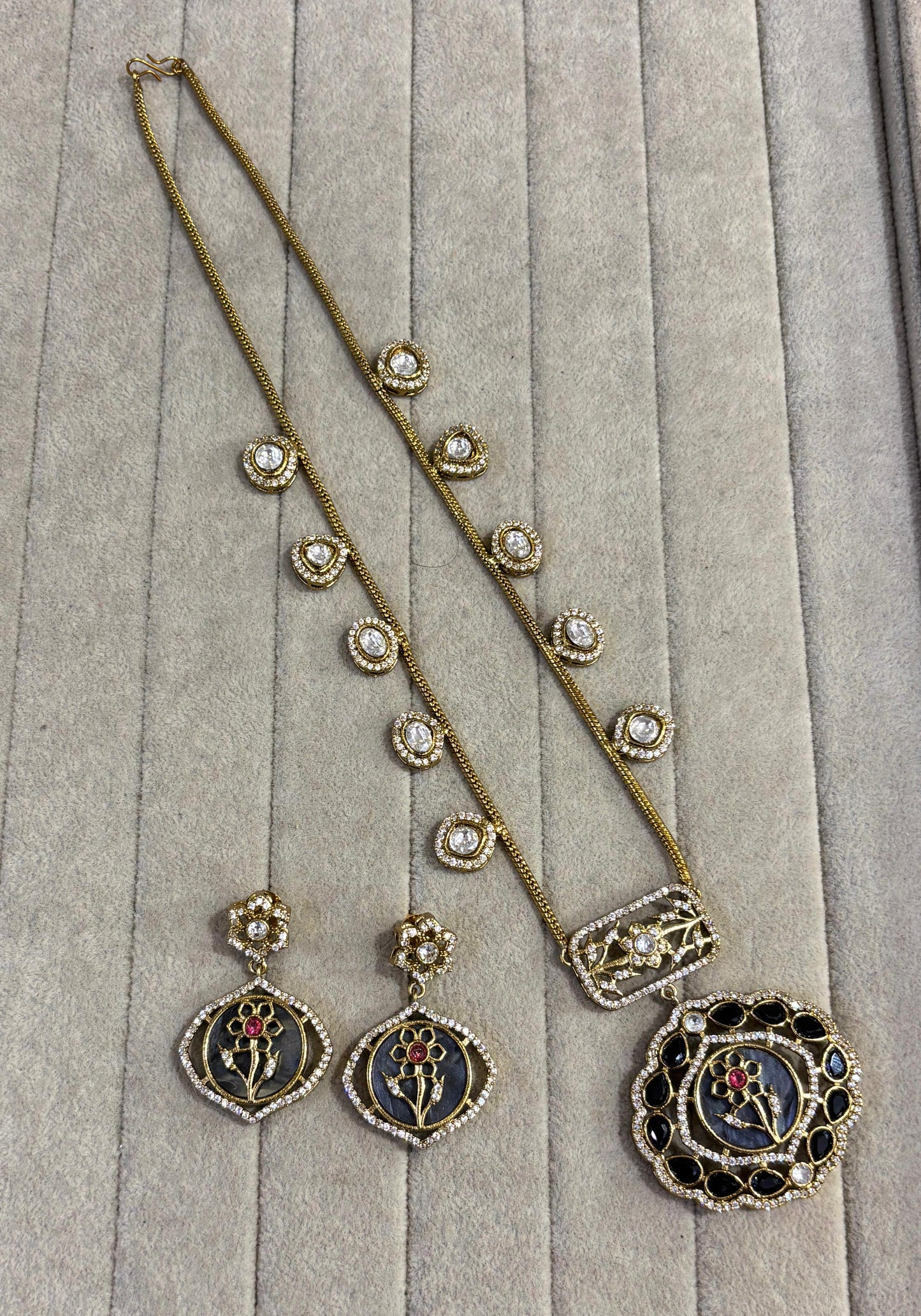 Pendant necklace