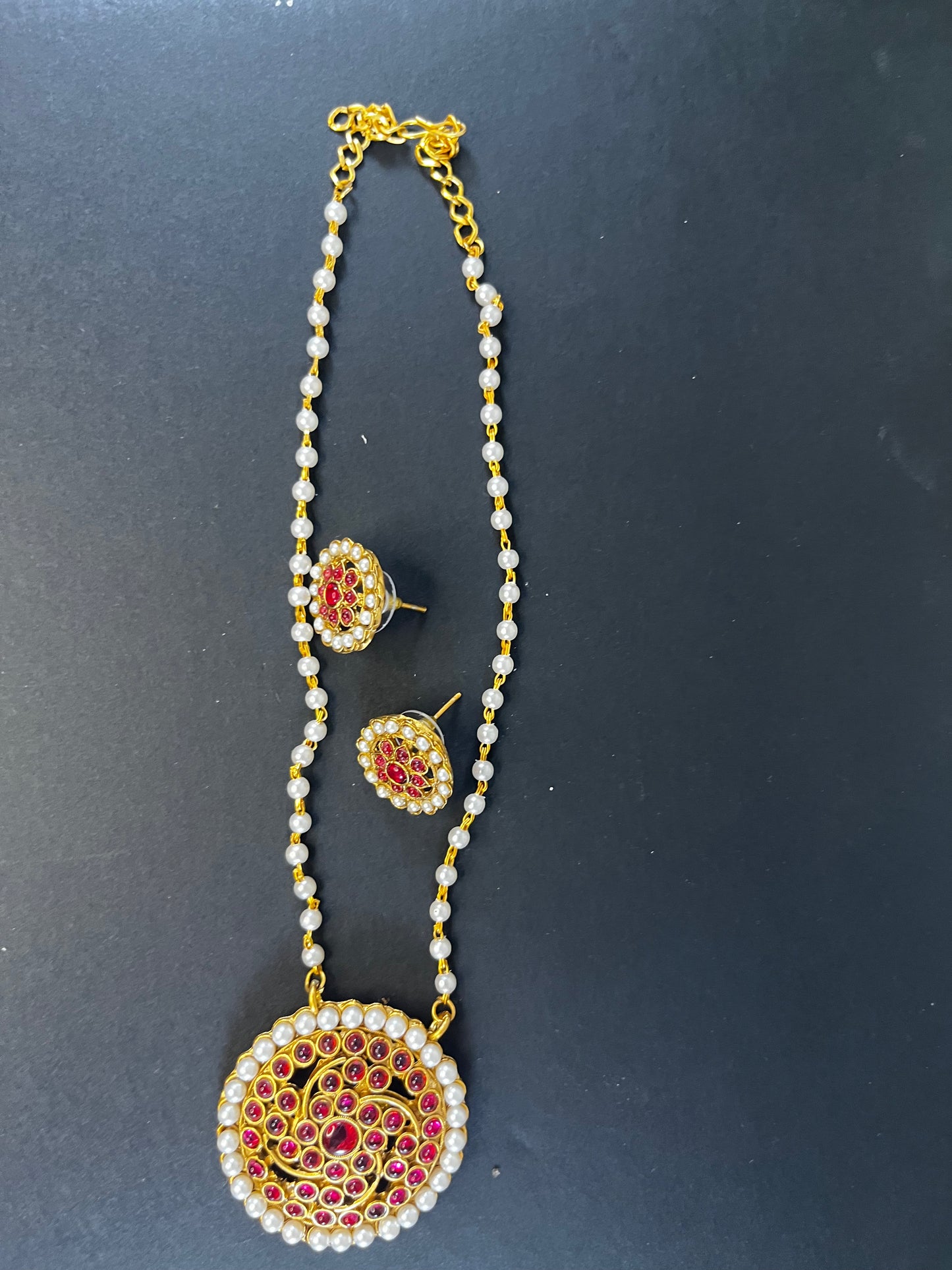 Aabha Sleek set with small studs