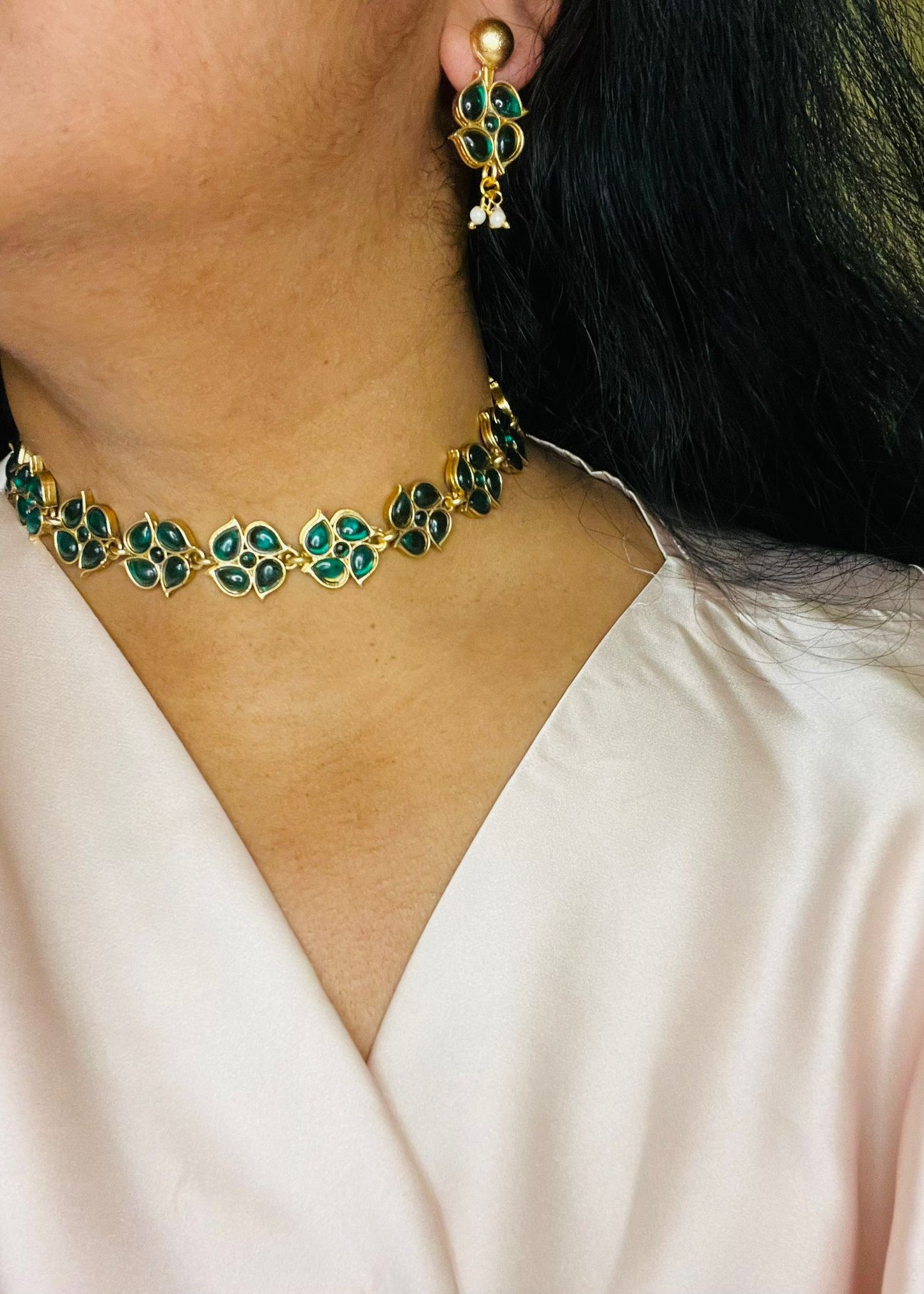 Aabha Reversible 2 in 1 choker necklace
