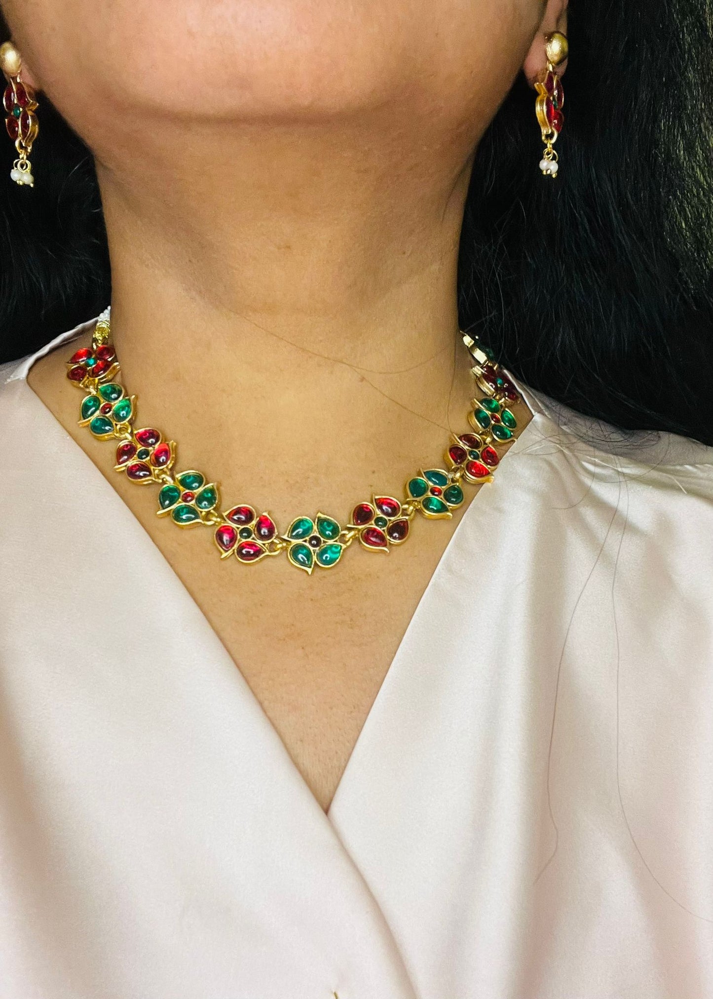 Aabha Reversible 2 in 1 choker necklace