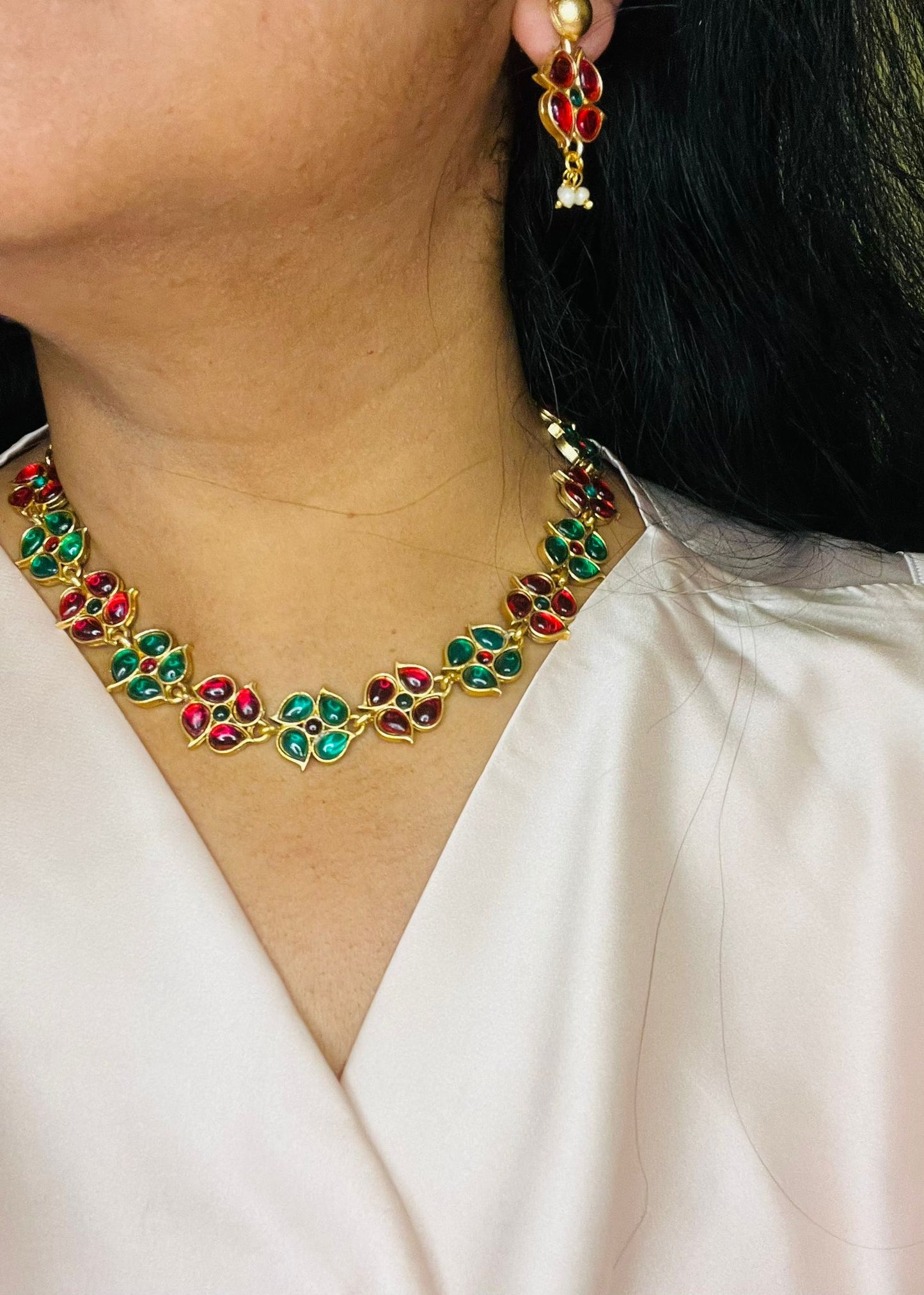 Aabha Reversible 2 in 1 choker necklace