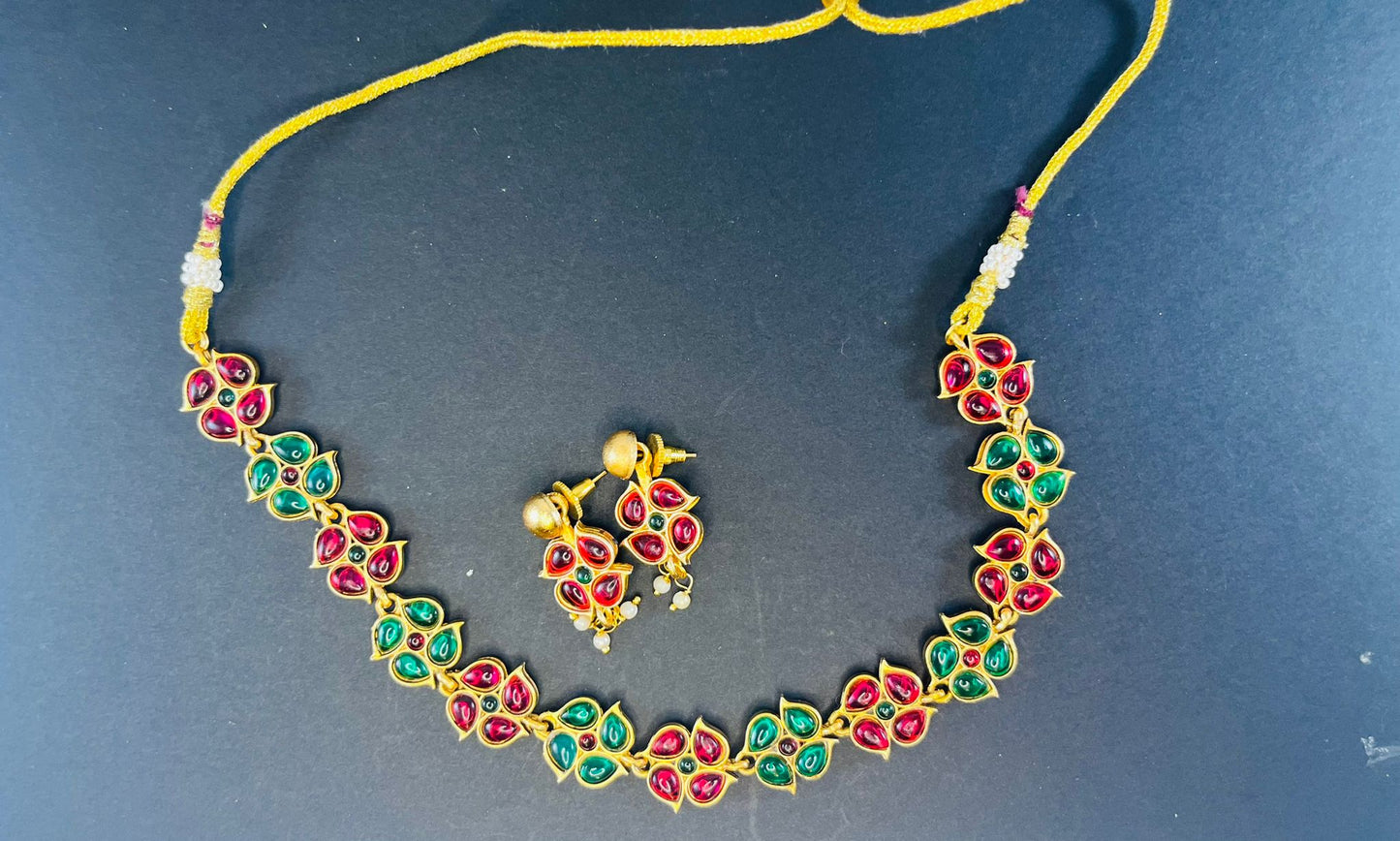 Aabha Reversible 2 in 1 choker necklace