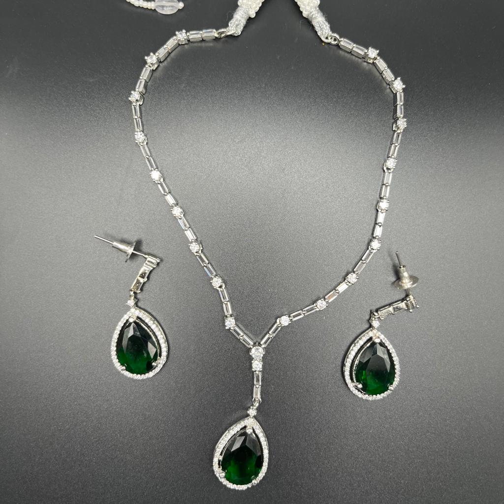 Gemstone necklace green