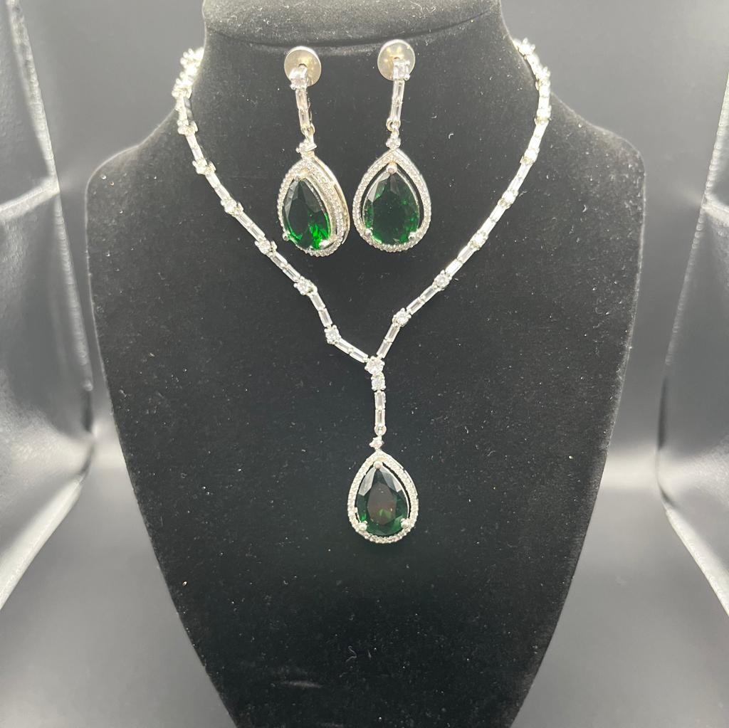 Gemstone necklace green
