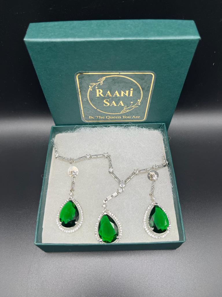 Gemstone necklace green