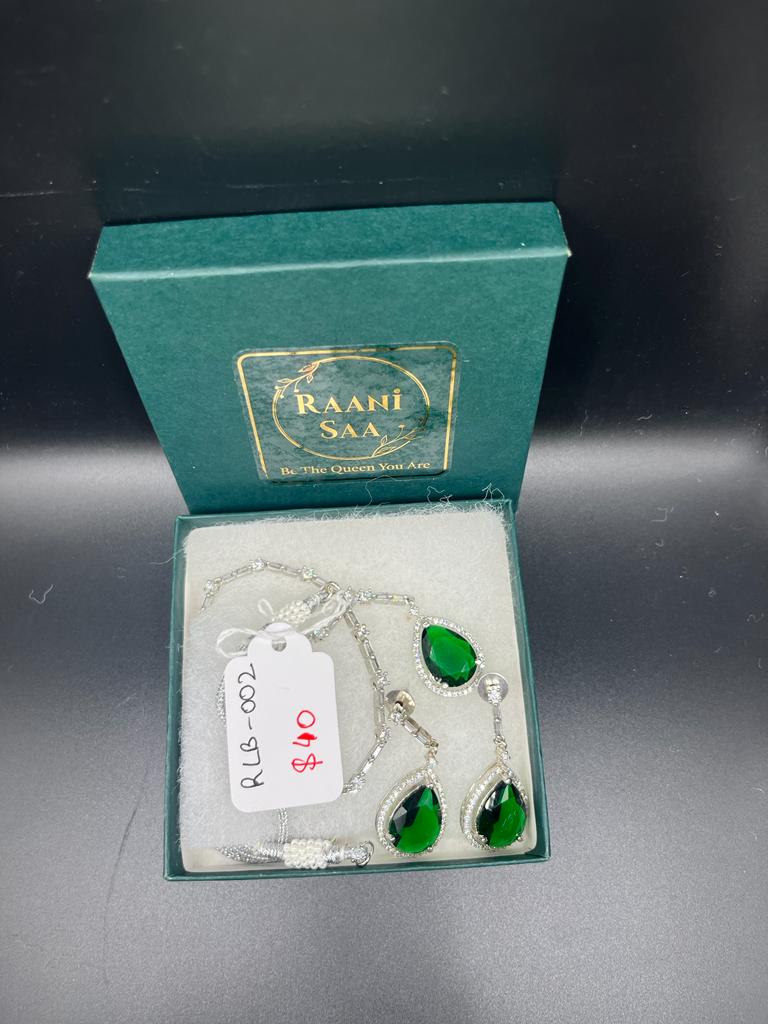 Gemstone necklace green