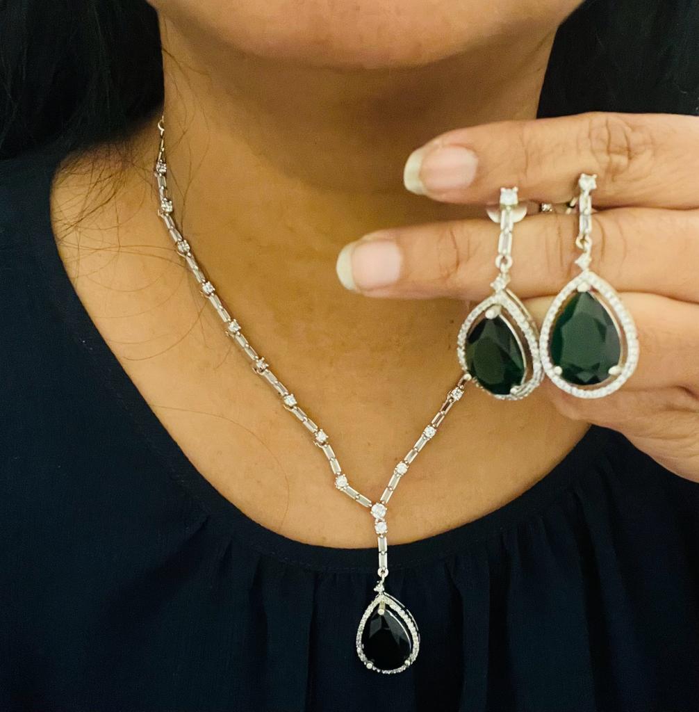Gemstone necklace green