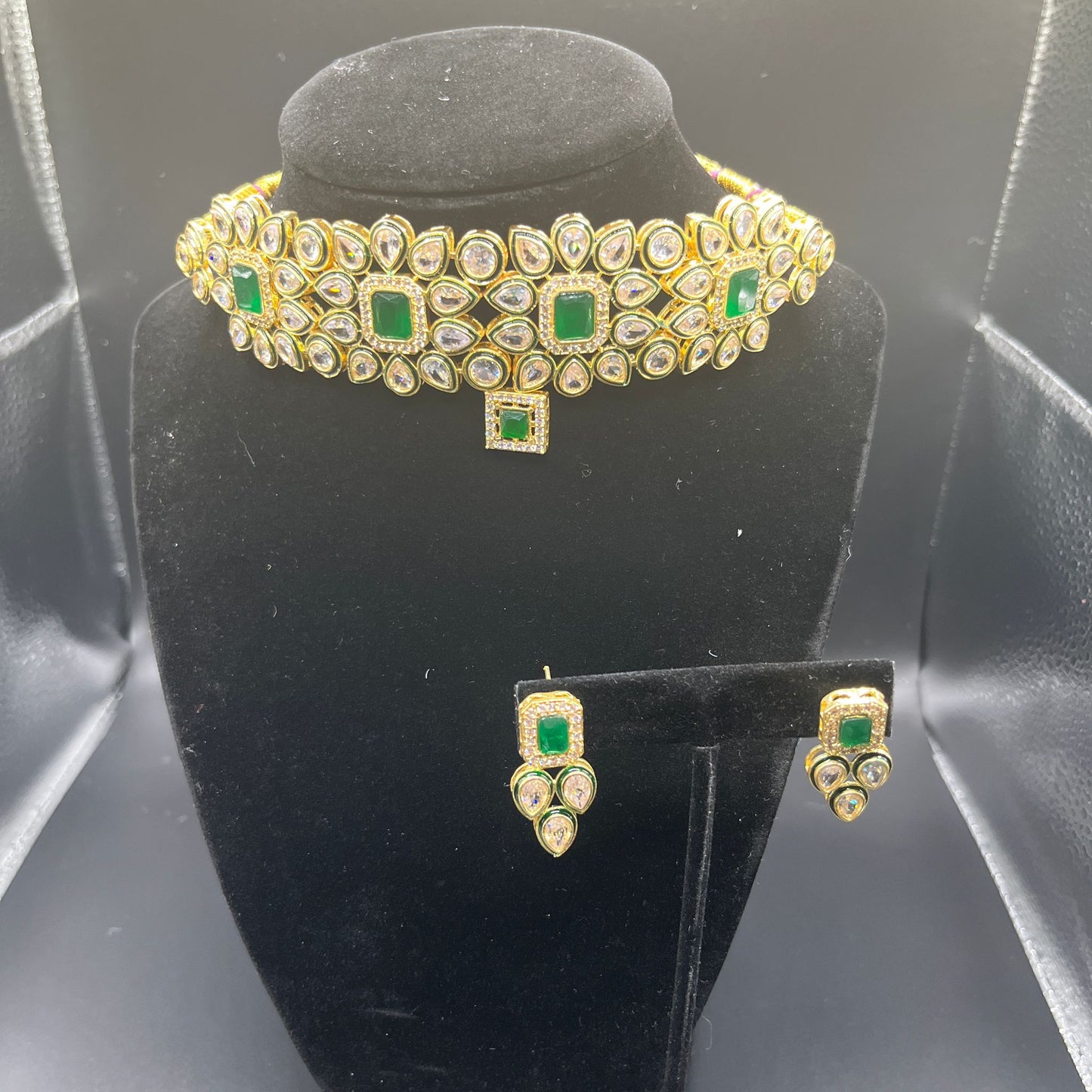 Kundan choker in green