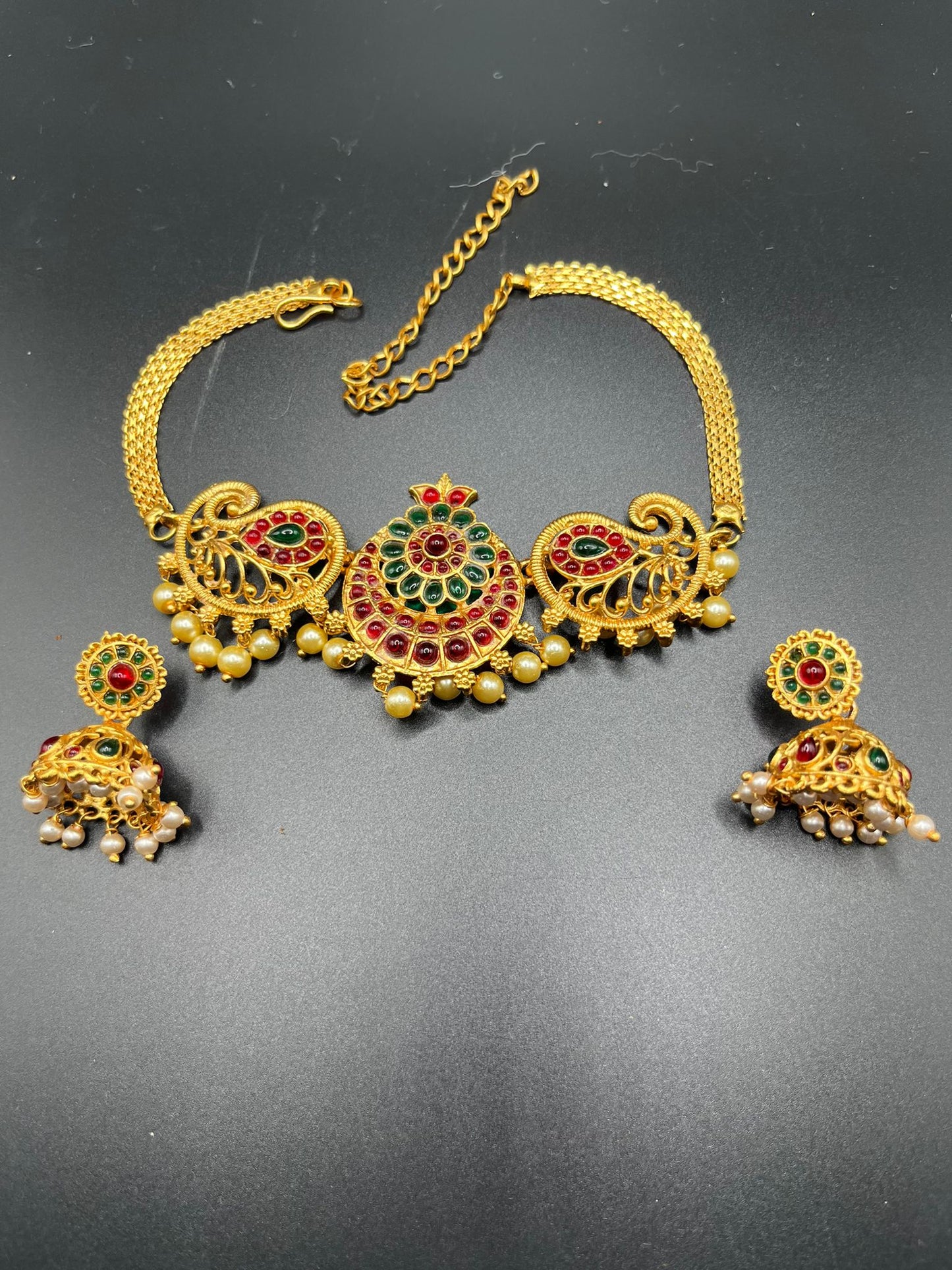 Kempu stones choker