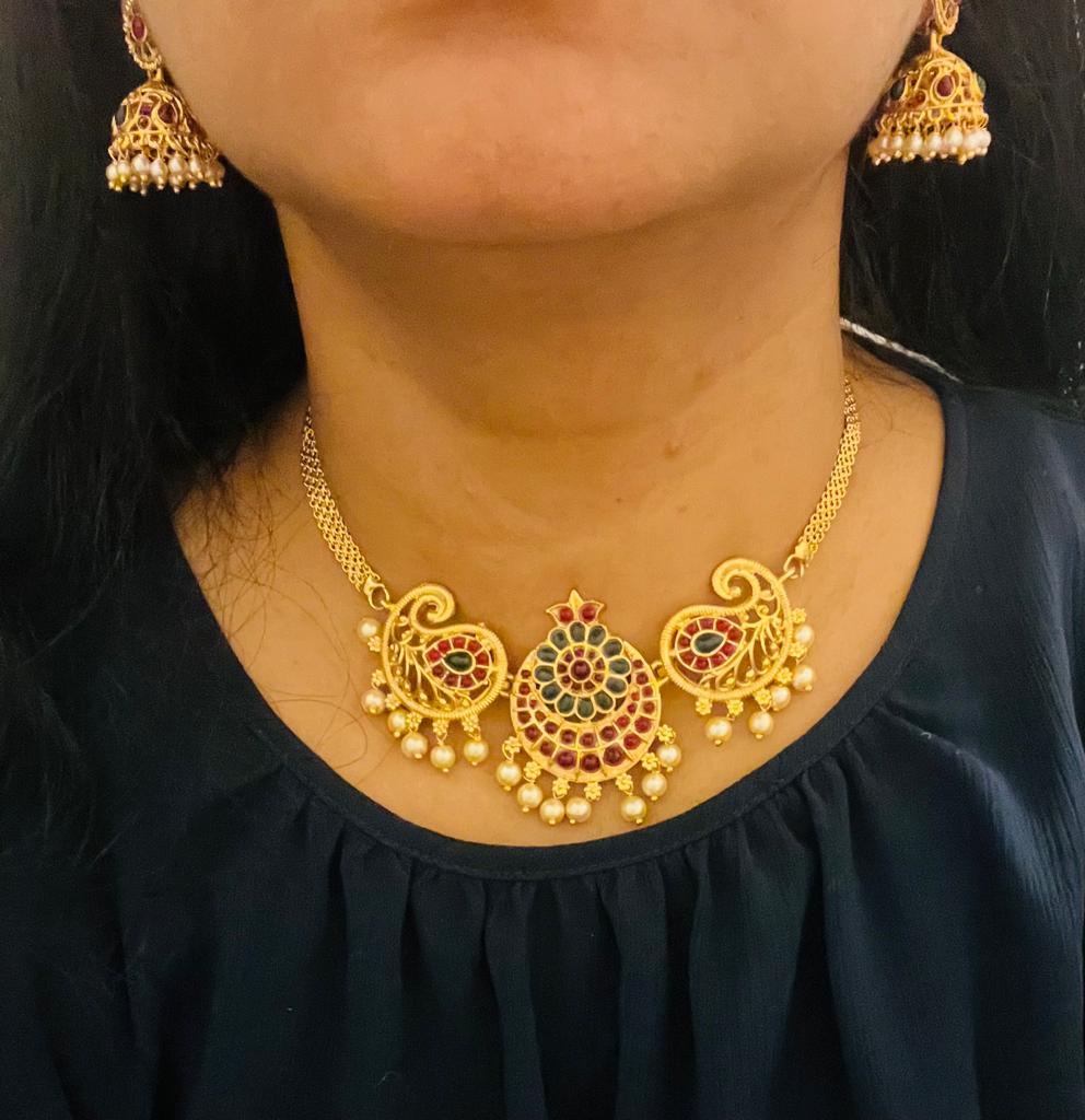 Kempu stones choker