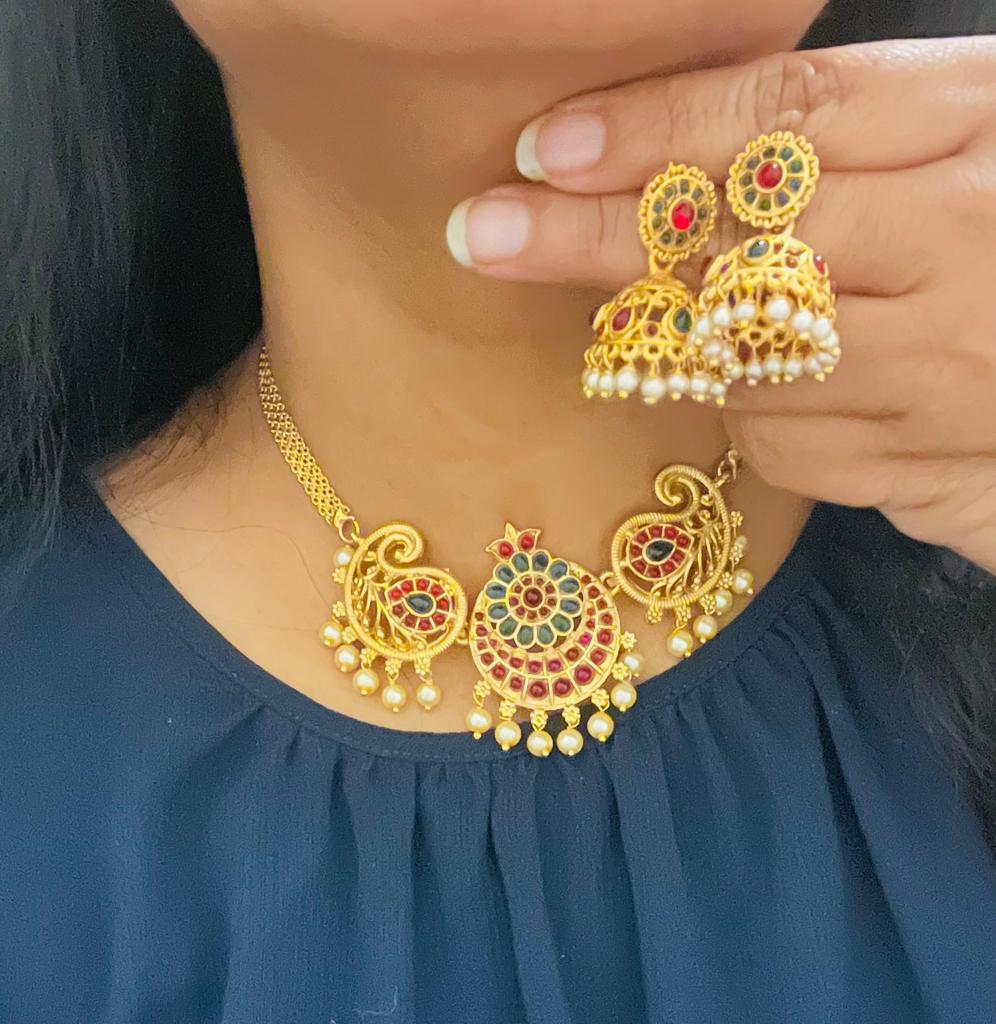 Kempu stones choker