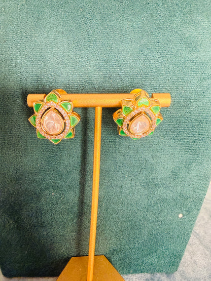 Mini kundan studs