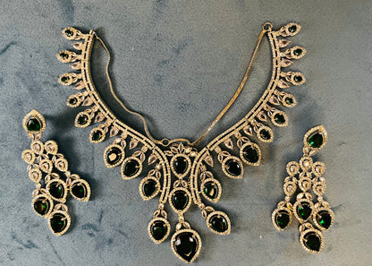 Heavy AD necklace set in green