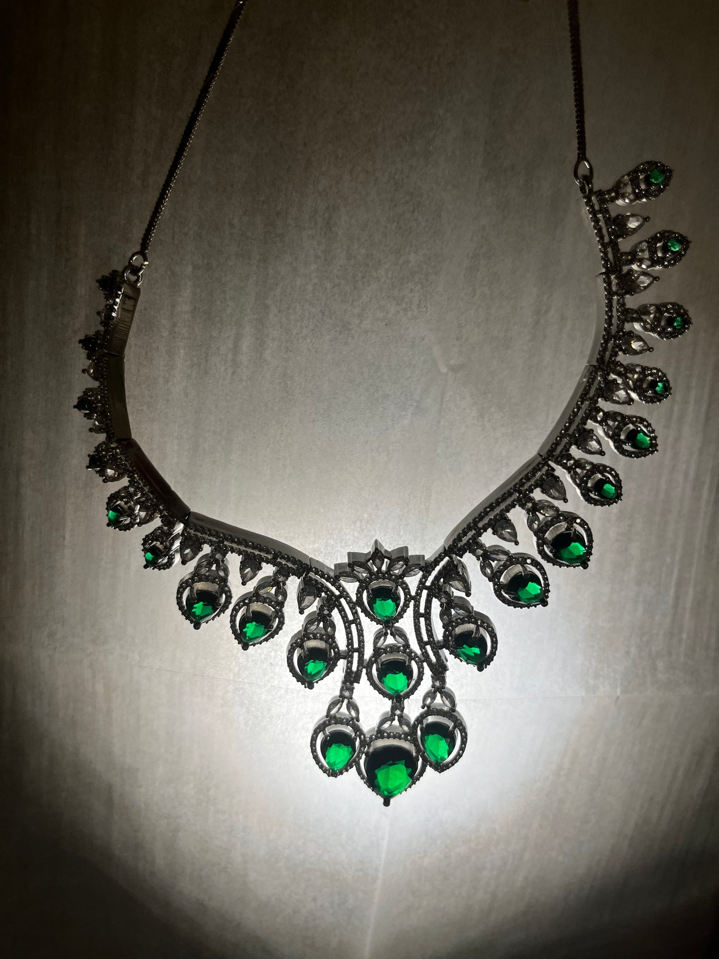 Heavy AD necklace set in green