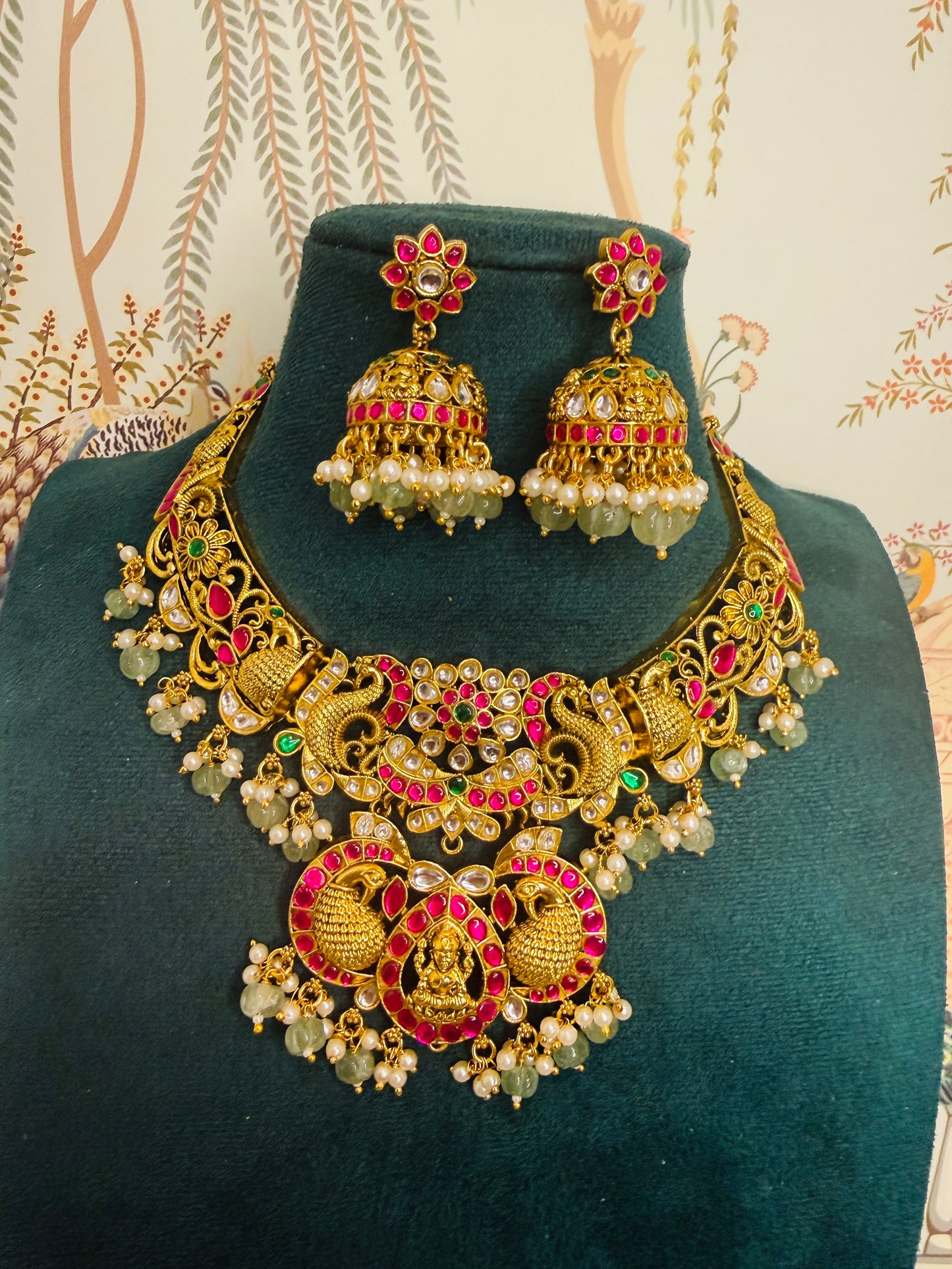 Detachable three pendant necklace